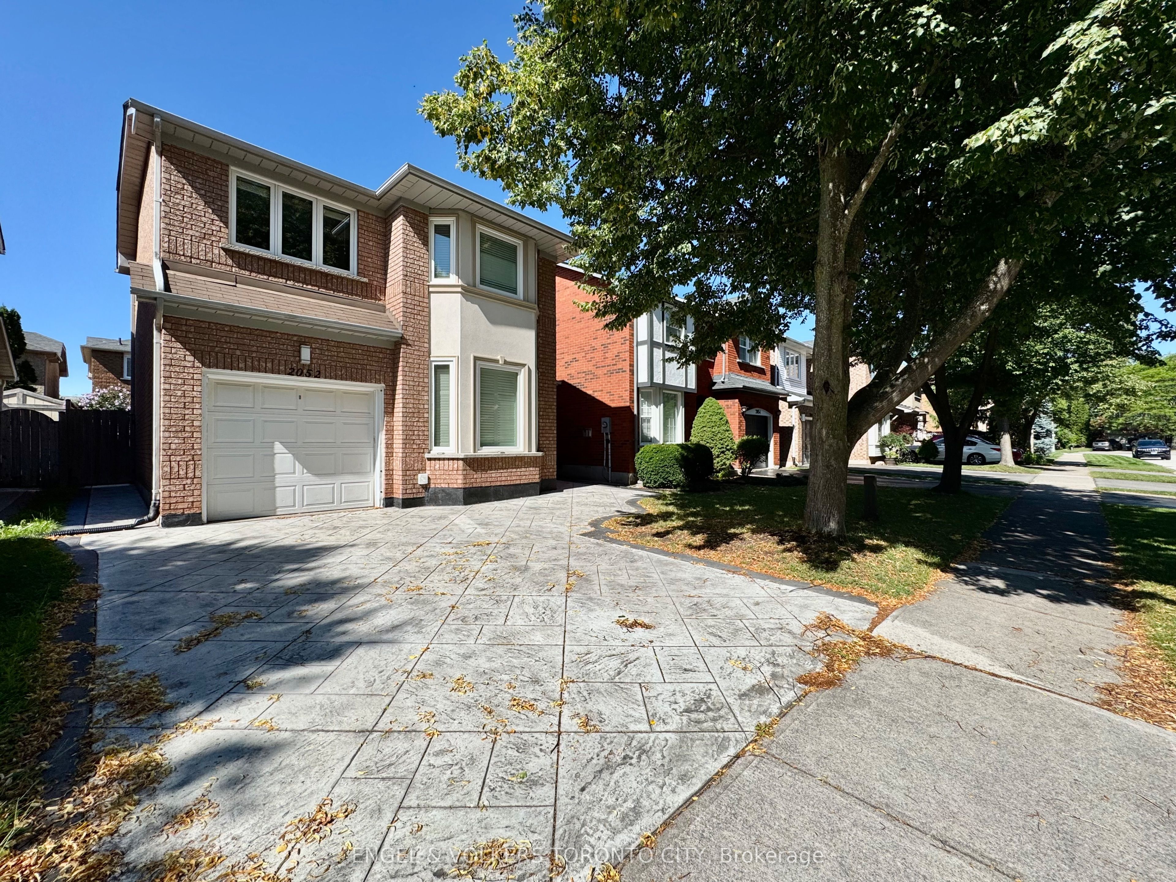 2052 Oak Bliss Crescent Property Photo 1