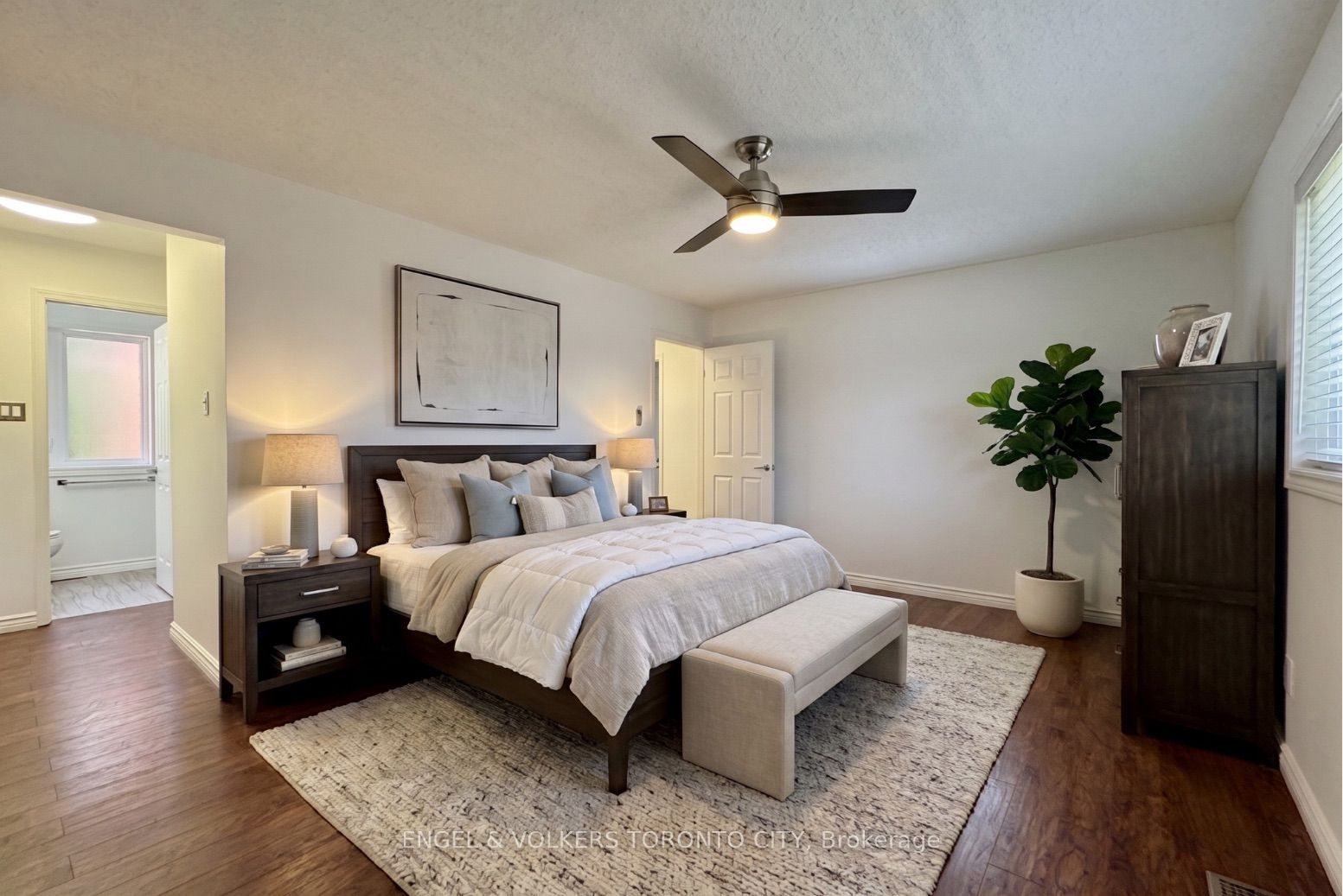 2052 Oak Bliss Crescent Property Photo 9