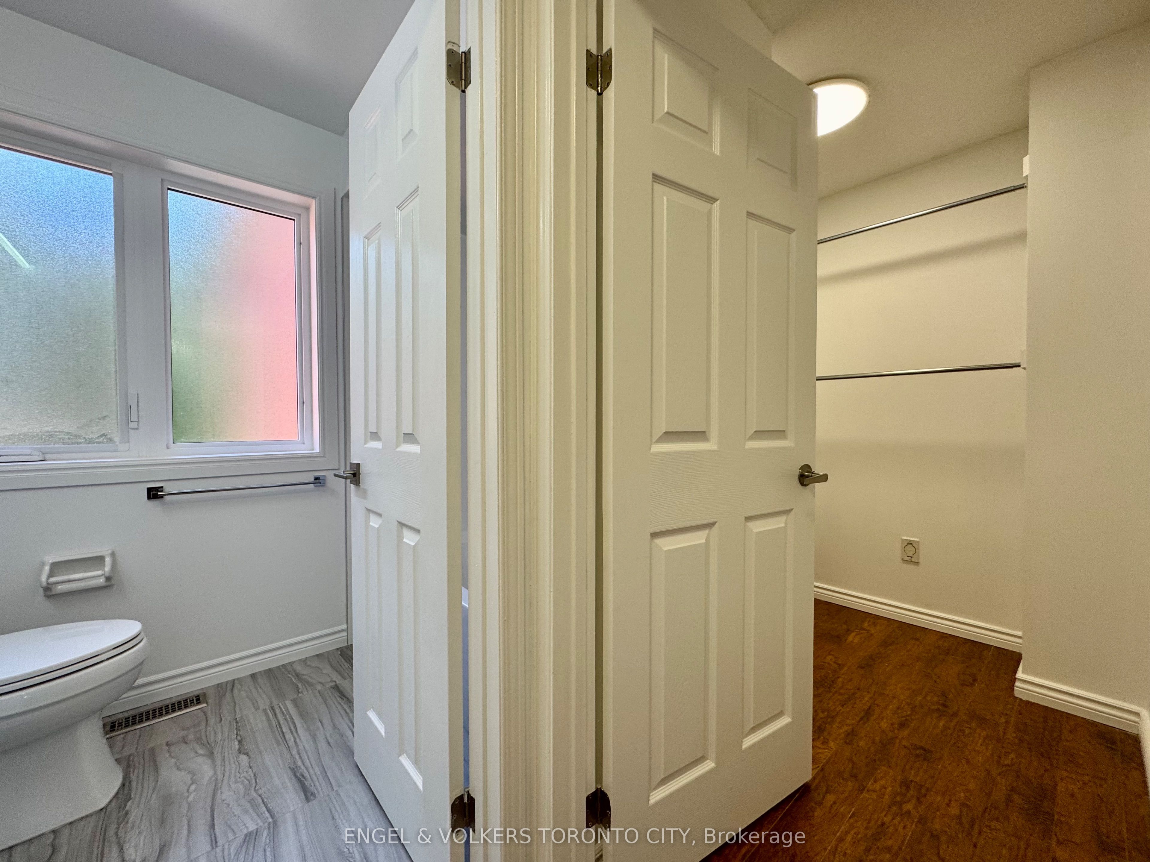 2052 Oak Bliss Crescent Property Photo 10