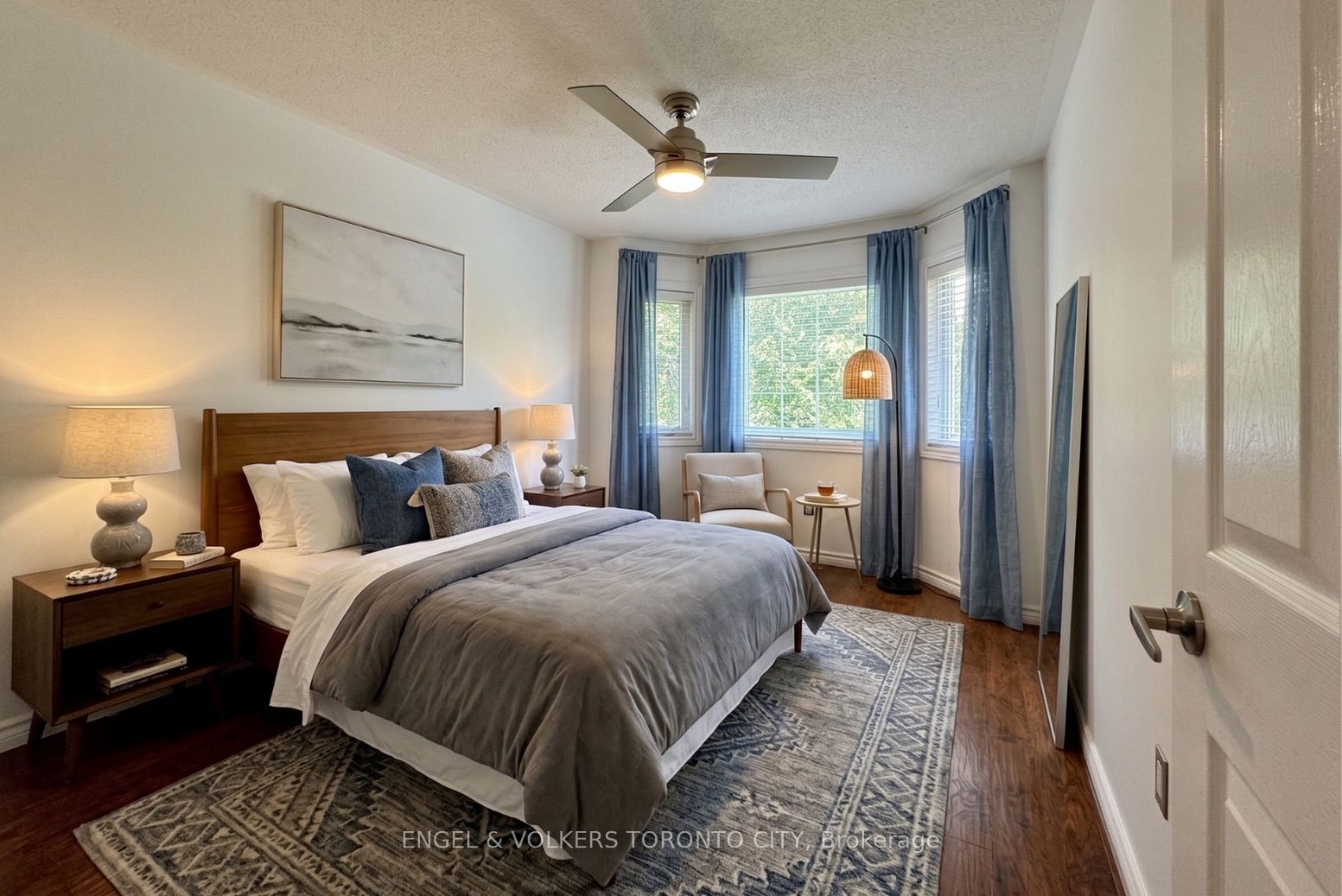 2052 Oak Bliss Crescent Property Photo 13