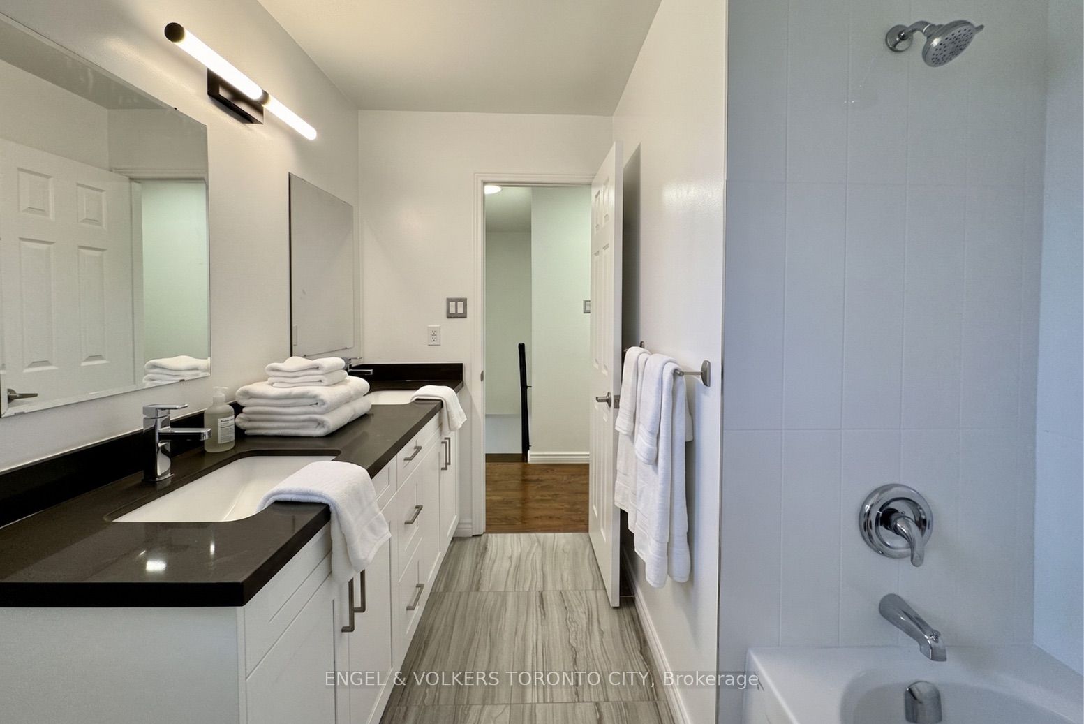 2052 Oak Bliss Crescent Property Photo 15