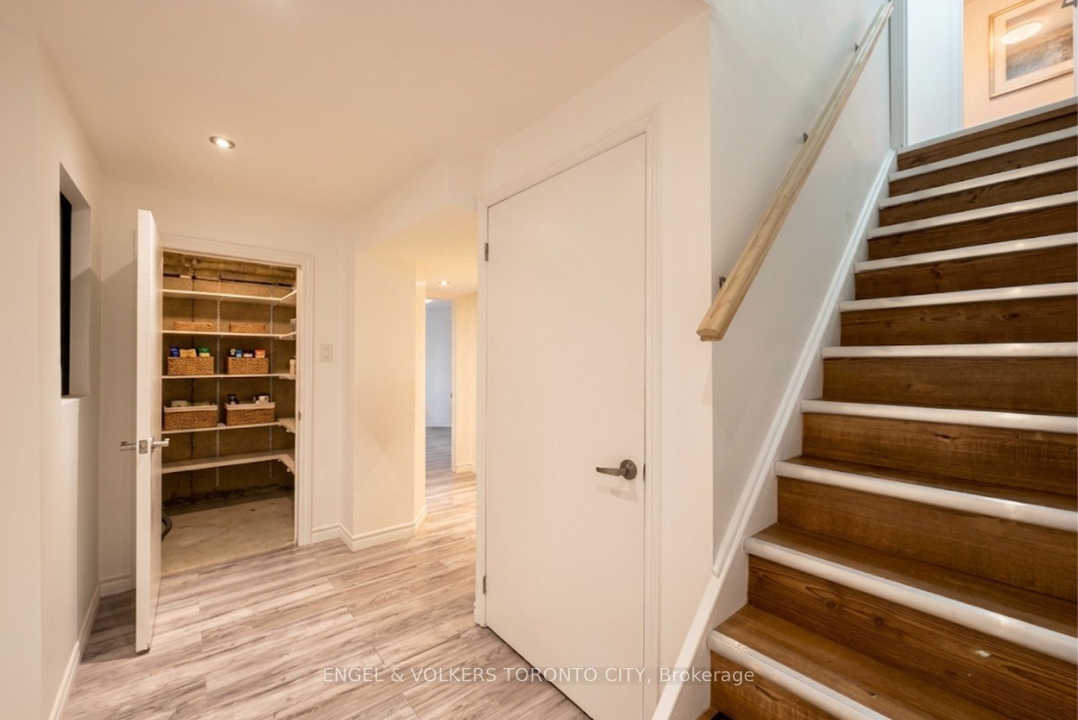 2052 Oak Bliss Crescent Property Photo 19