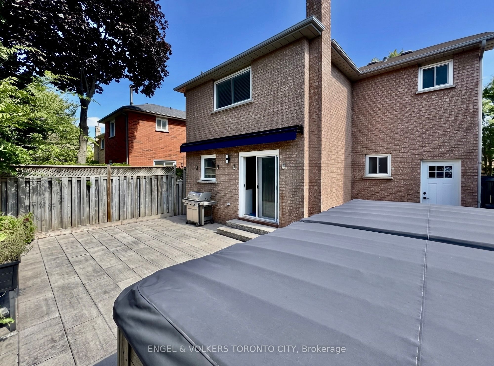 2052 Oak Bliss Crescent Property Photo 25