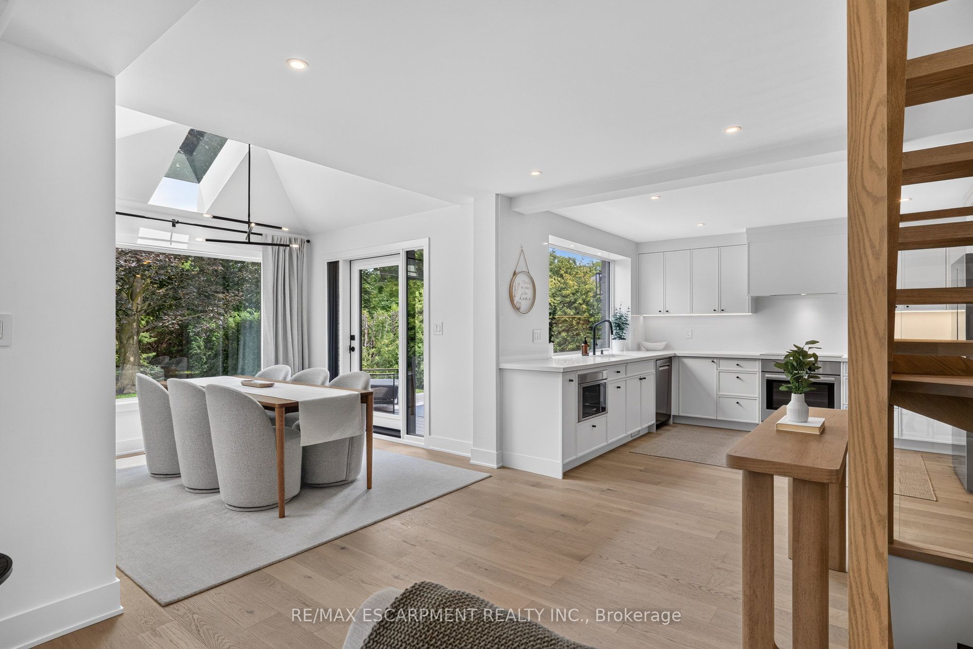 429 Claremont Crescent Property Photo 12