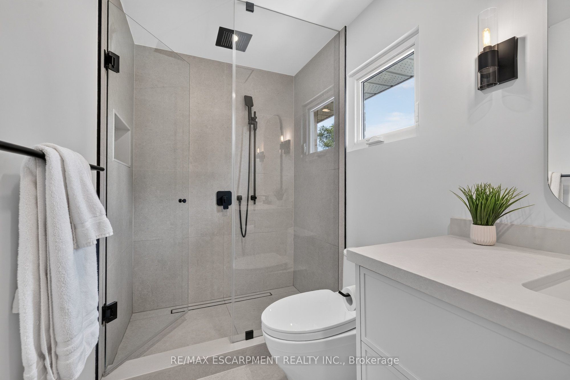 429 Claremont Crescent Property Photo 26