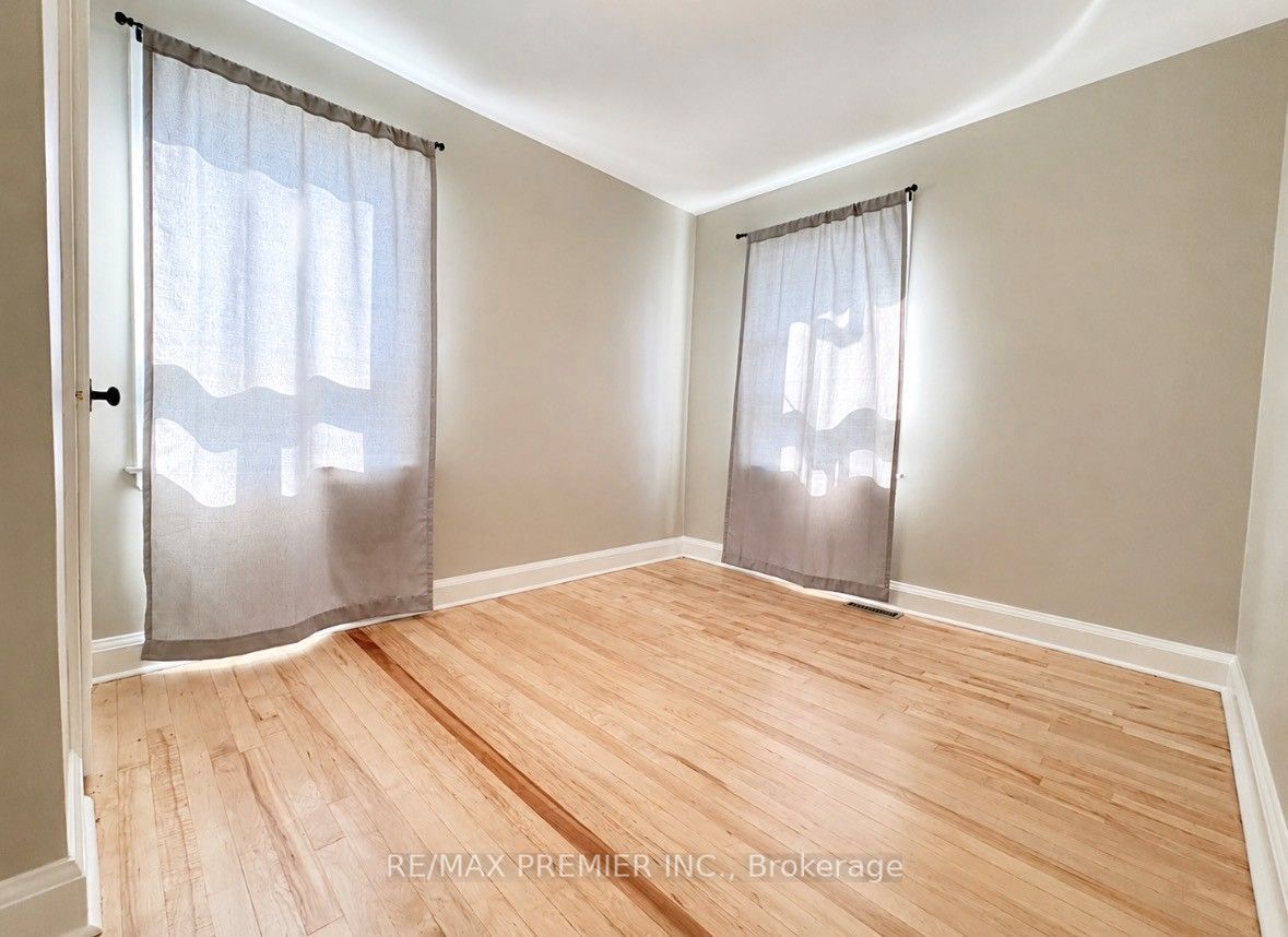 21 Aura Lea Boulevard Property Photo 12