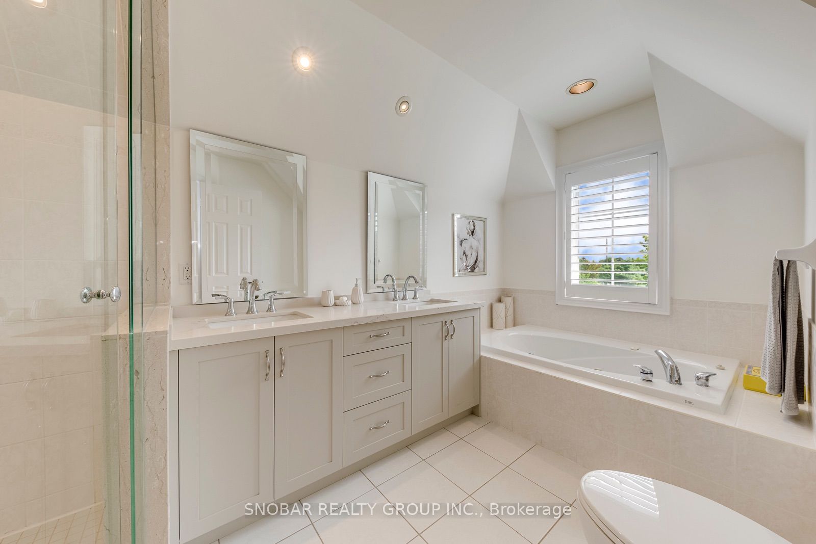 208 La Rose Avenue 9 Property Photo 20