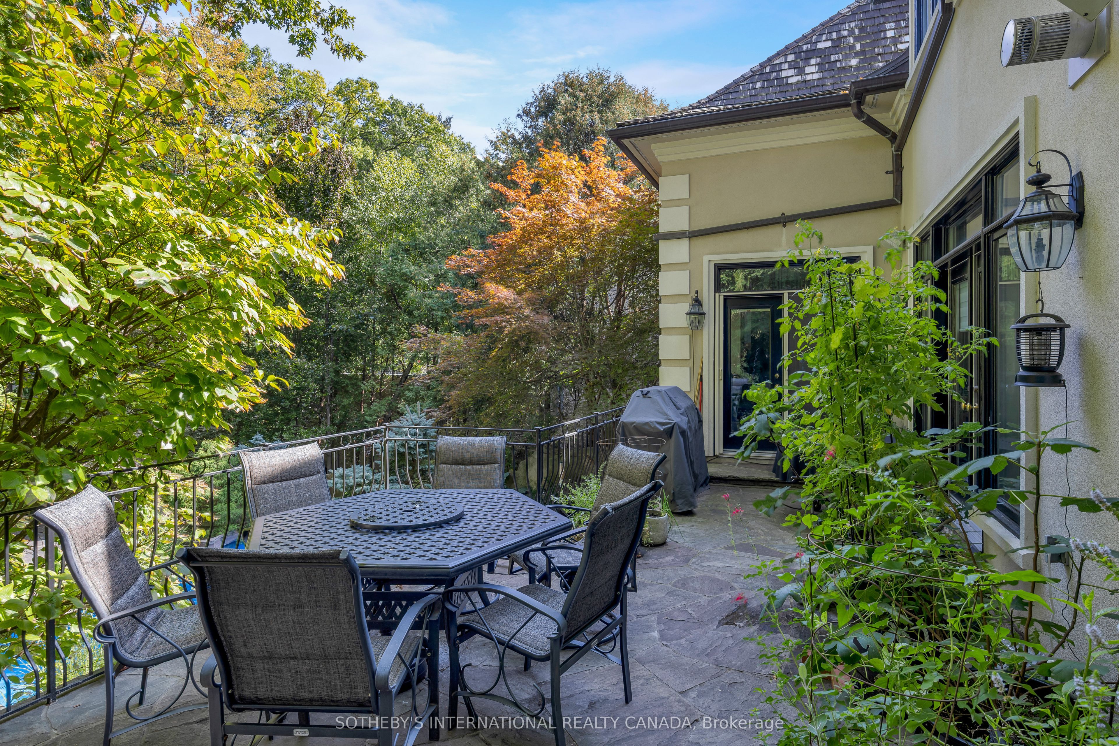 23 Edenbrook Hill Property Photo 21