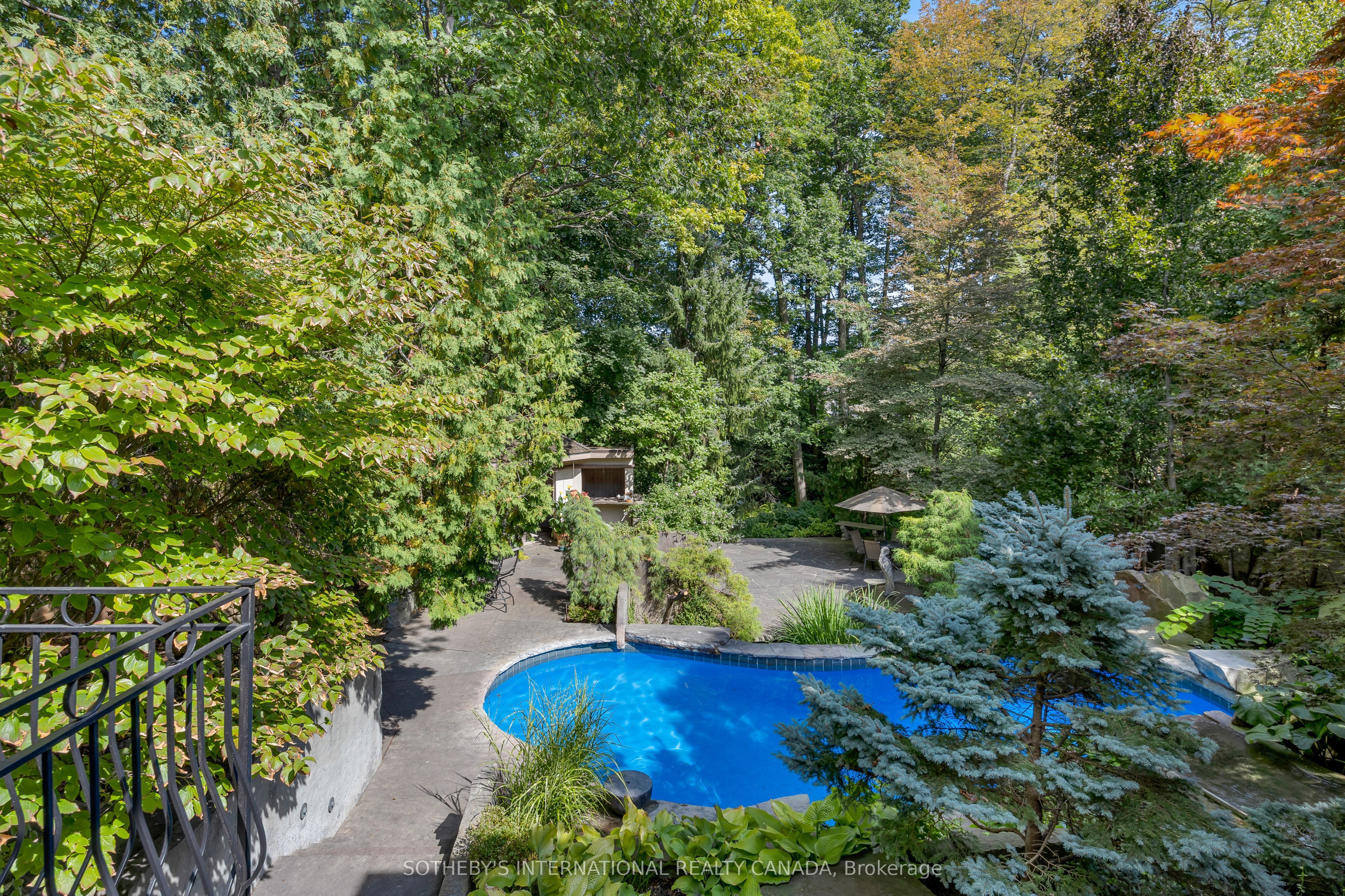 23 Edenbrook Hill Property Photo 22