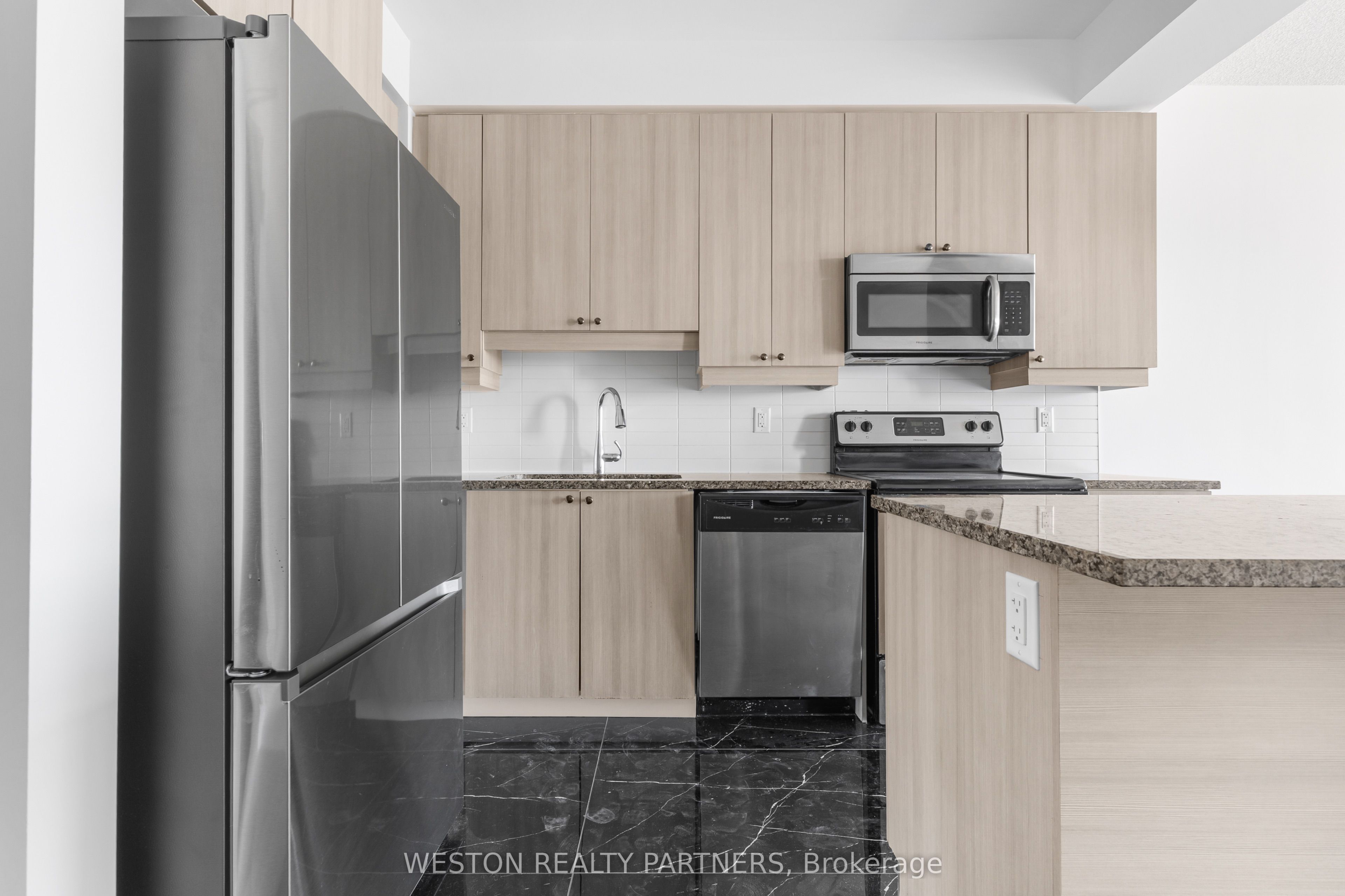 1185 The Queensway 1118 Property Photo 7