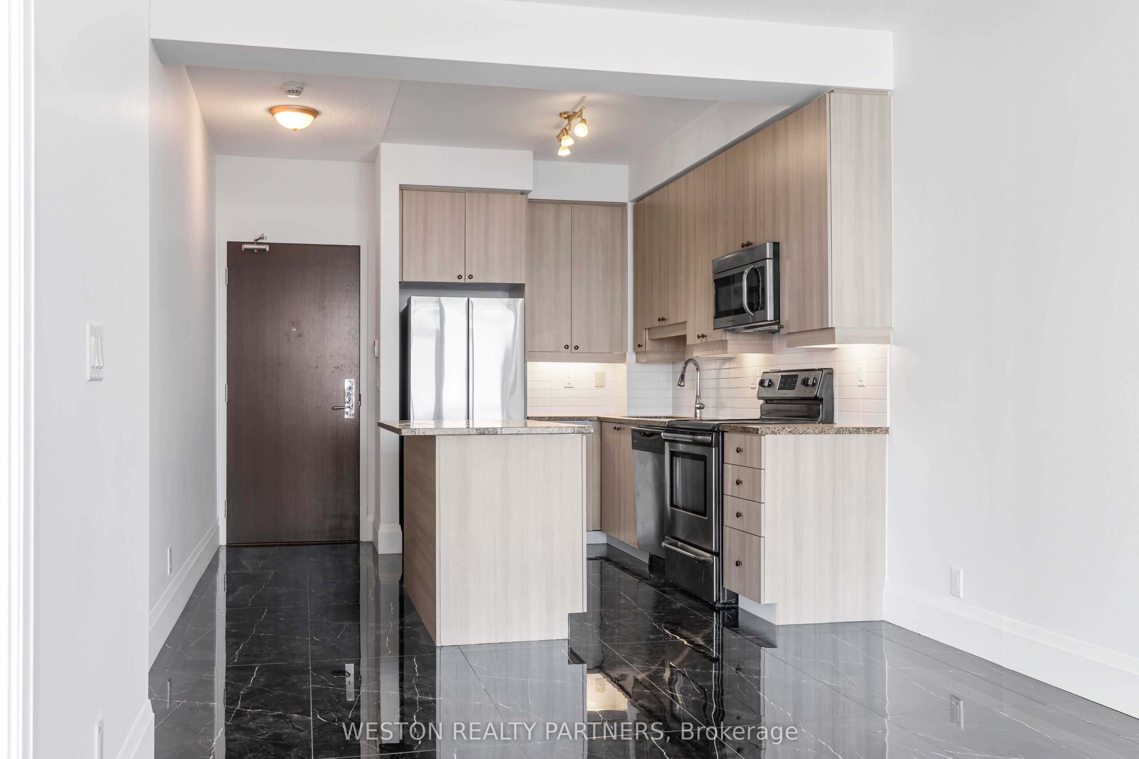 1185 The Queensway 1118 Property Photo 8