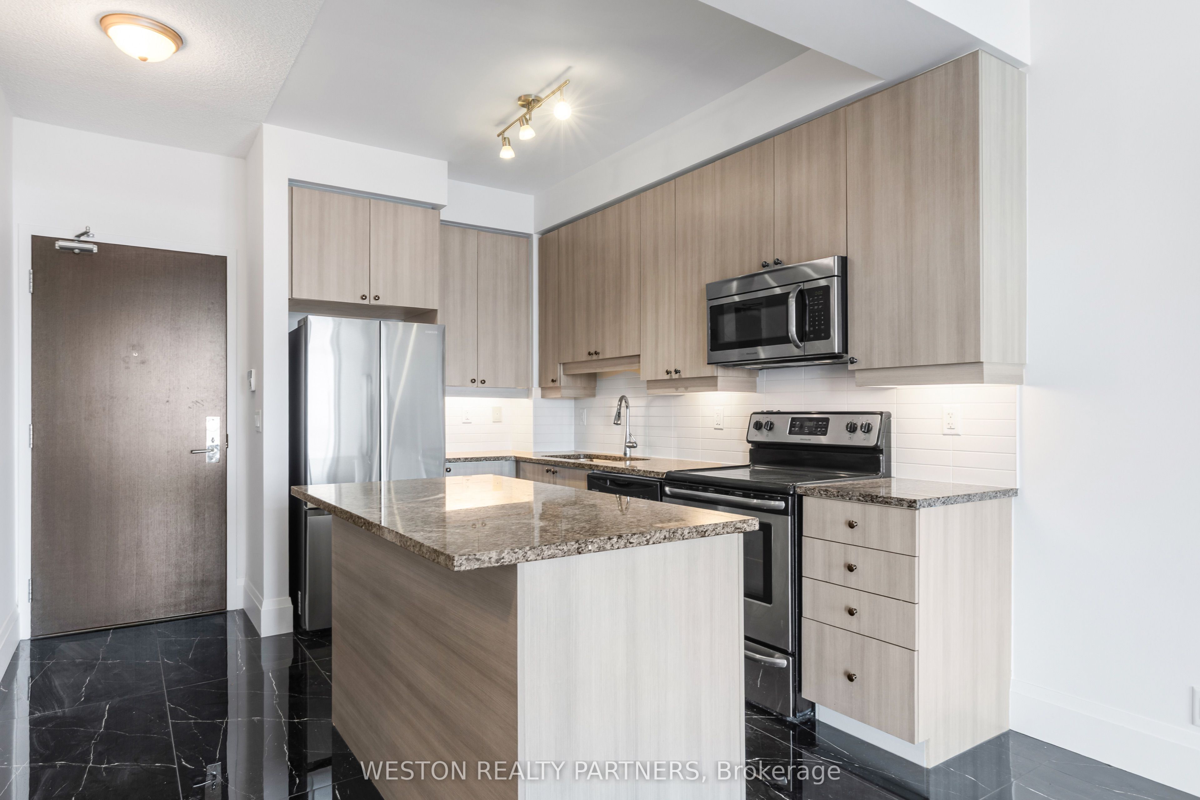 1185 The Queensway 1118 Property Photo 10