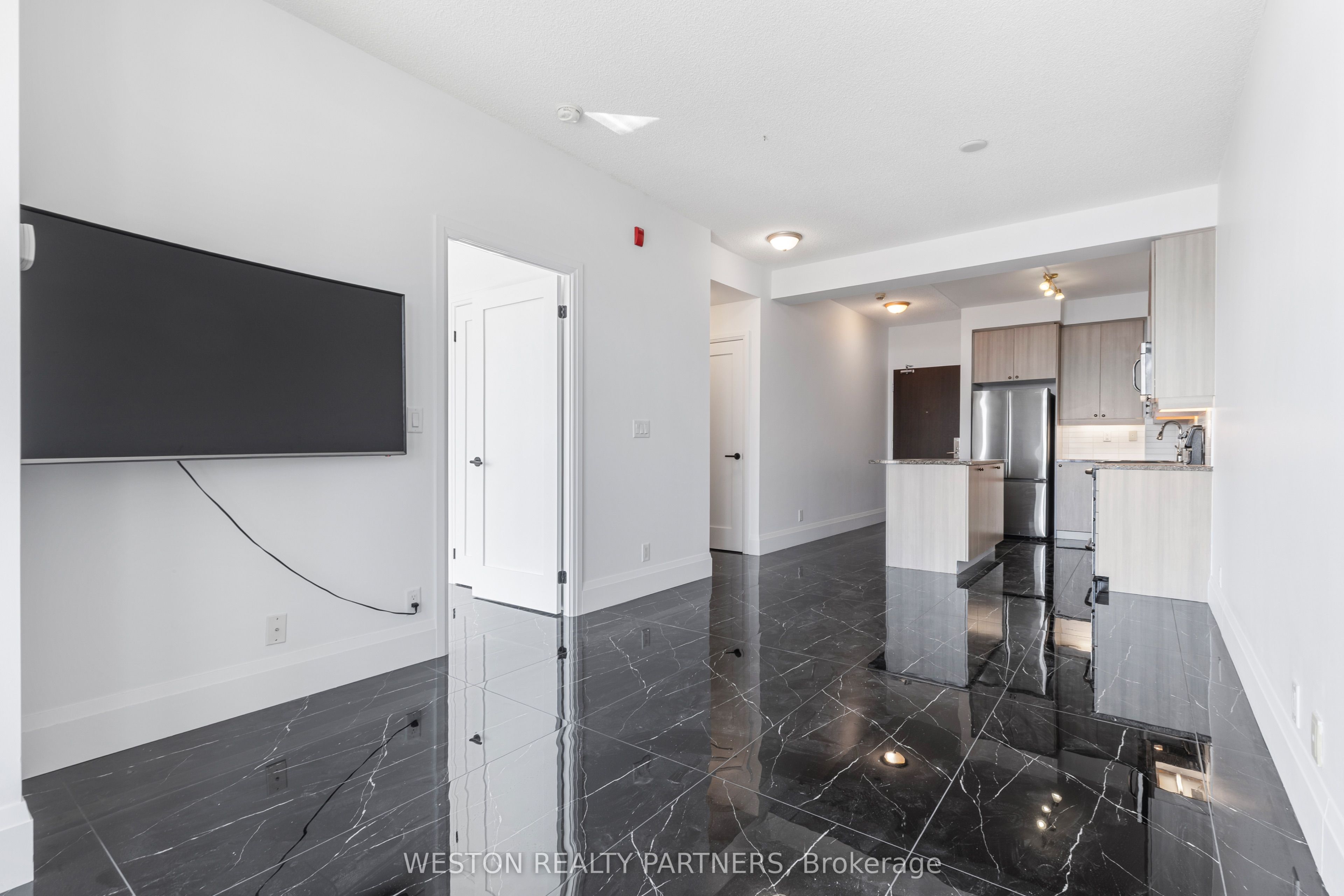 1185 The Queensway 1118 Property Photo 13