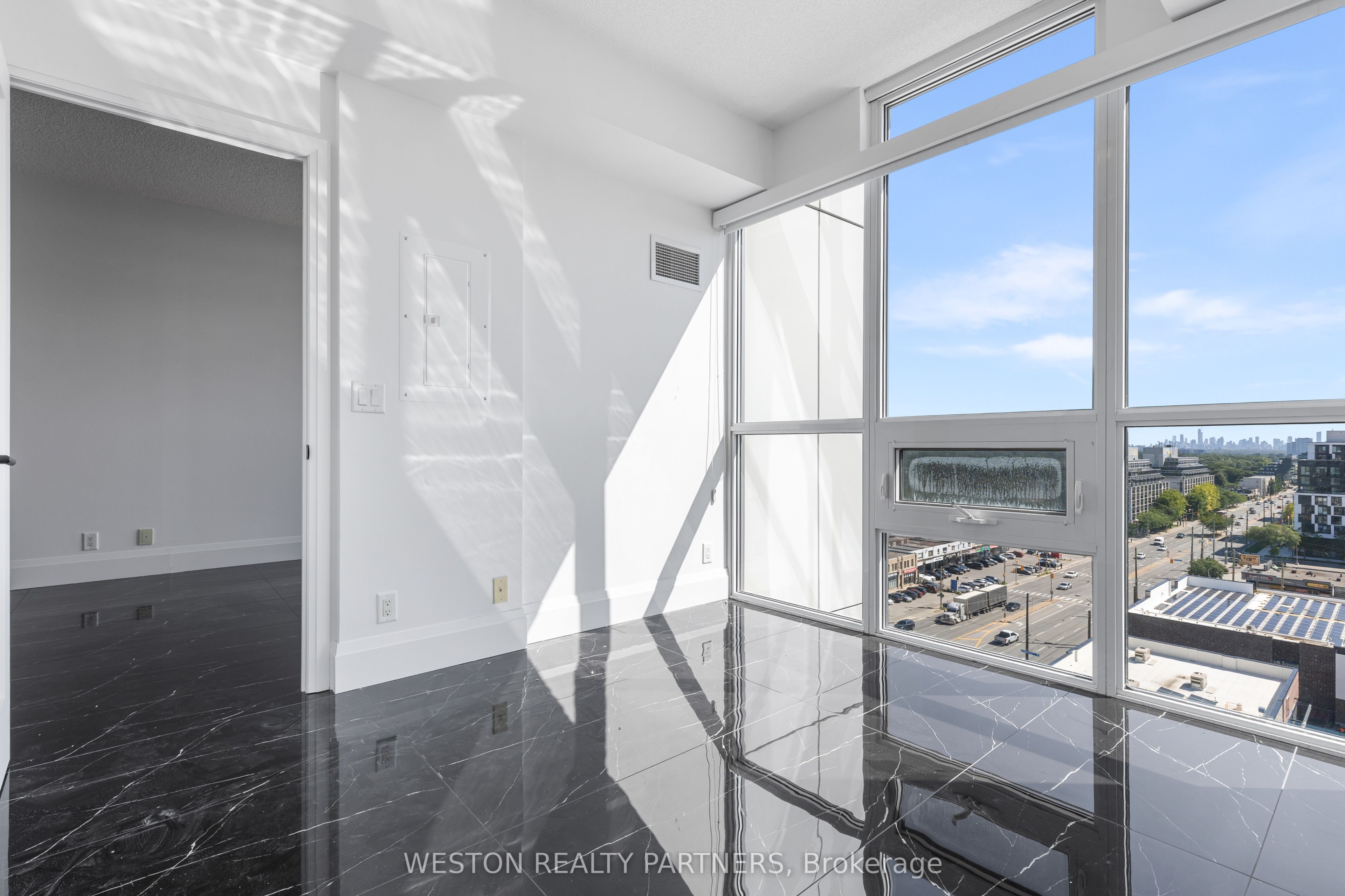 1185 The Queensway 1118 Property Photo 15