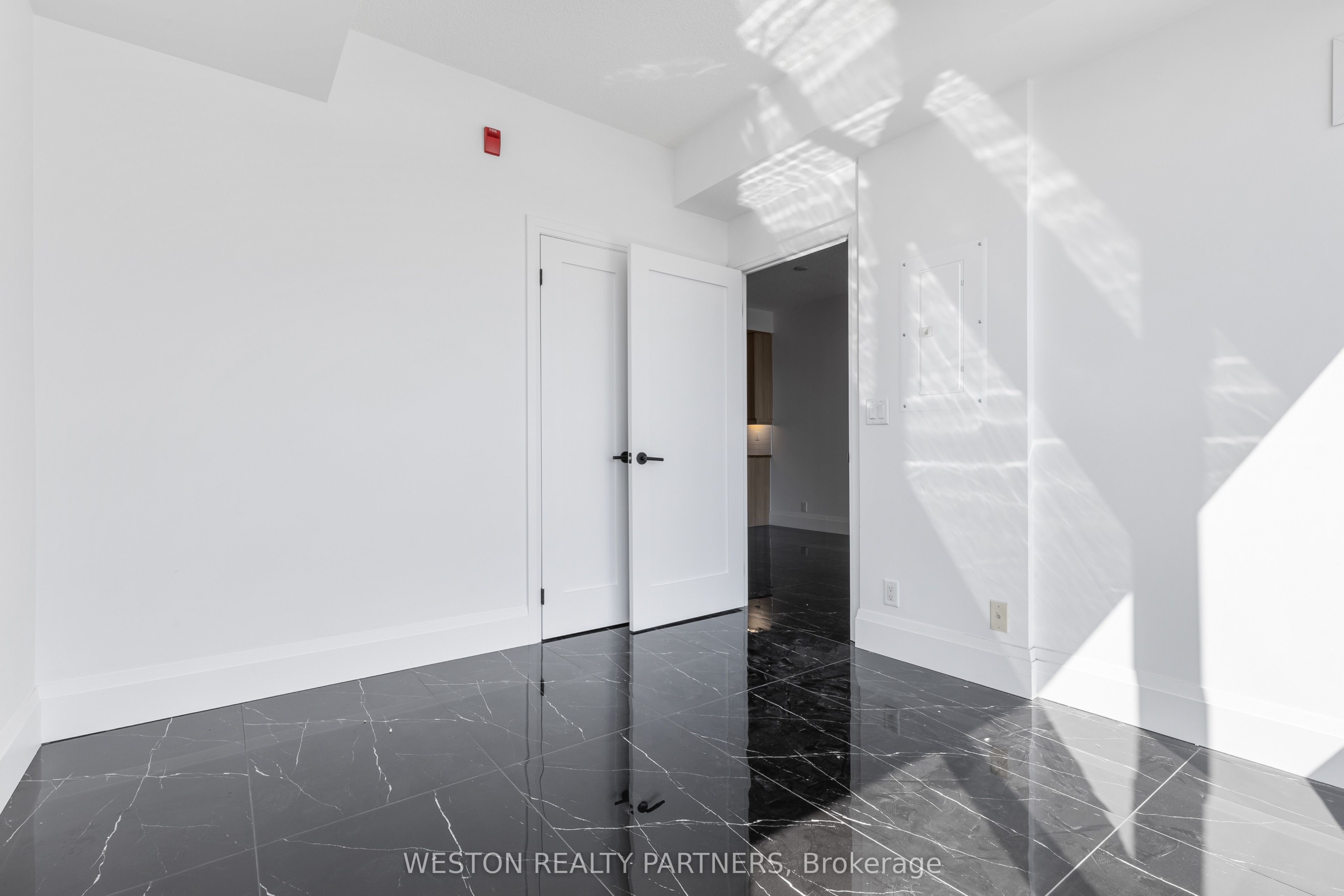 1185 The Queensway 1118 Property Photo 16