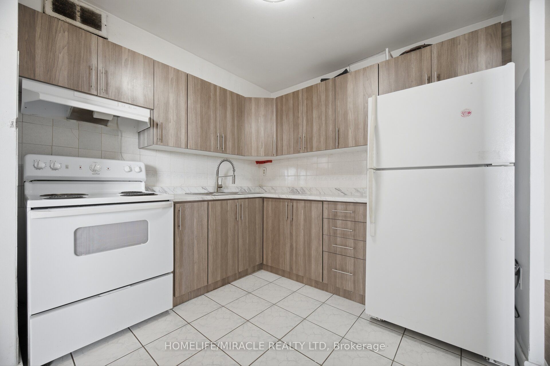 60 Stevenson Road 1105 Property Photo 17