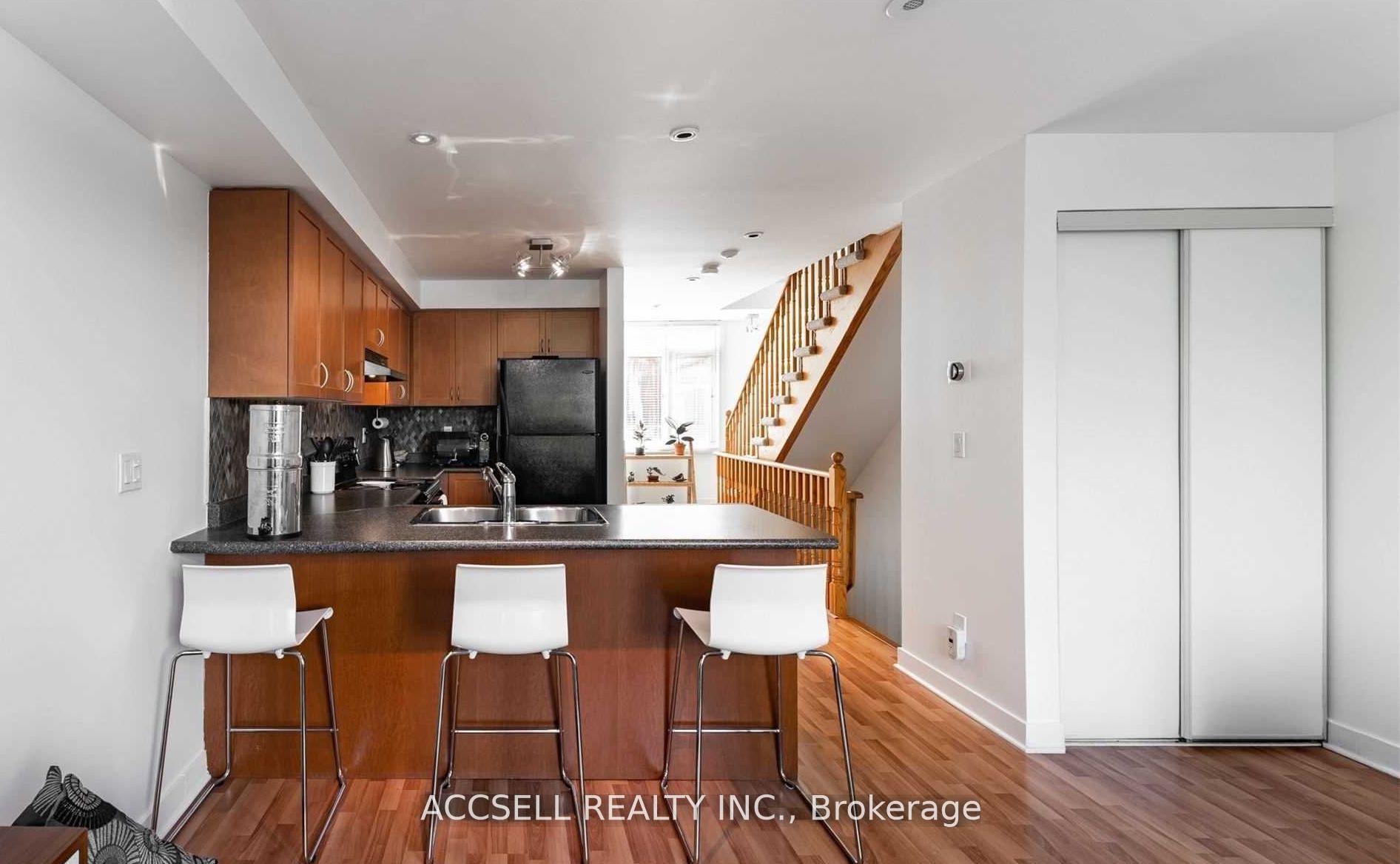 3400 Lake Shore Boulevard W 229 Property Photo 4