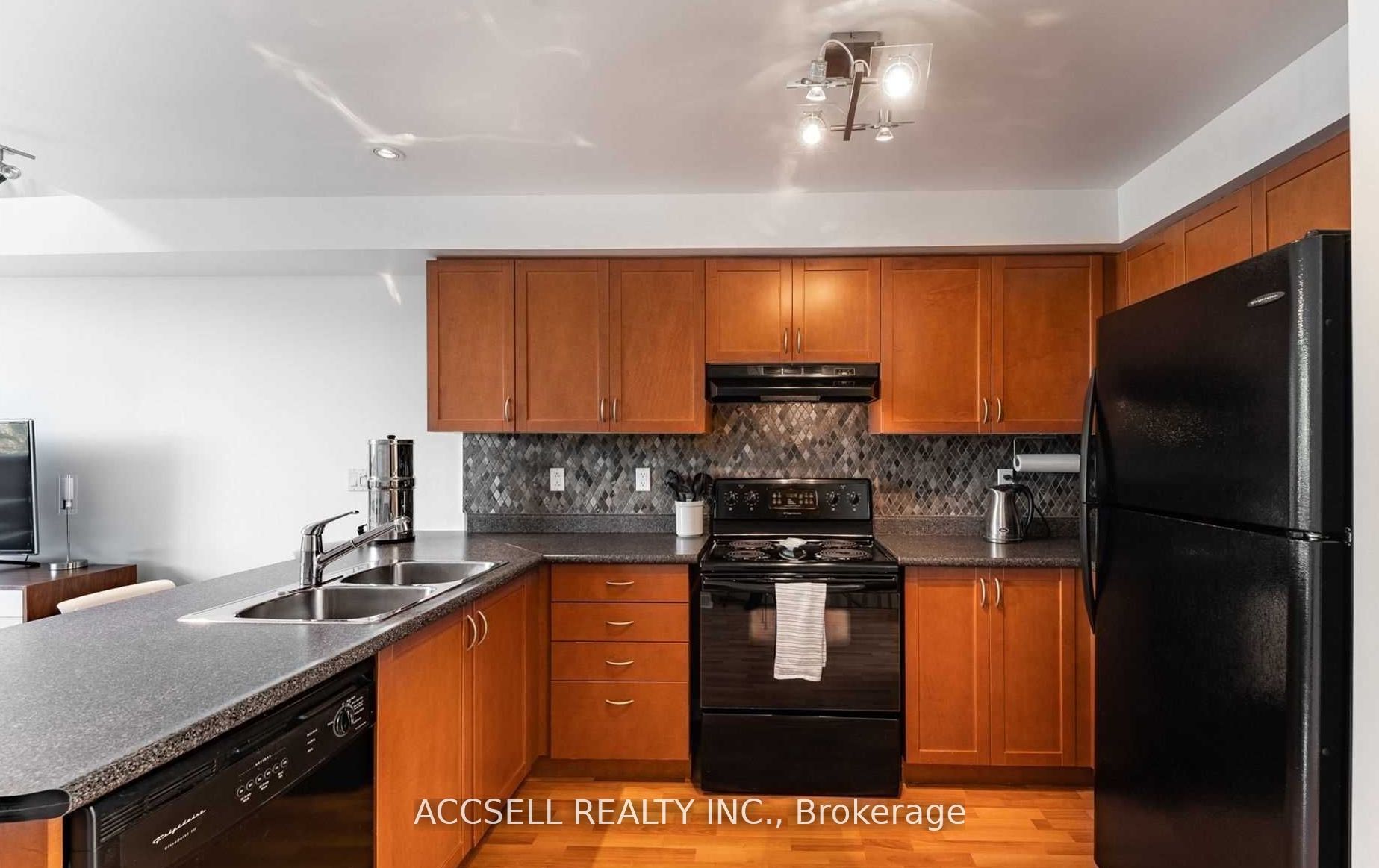 3400 Lake Shore Boulevard W 229 Property Photo 5