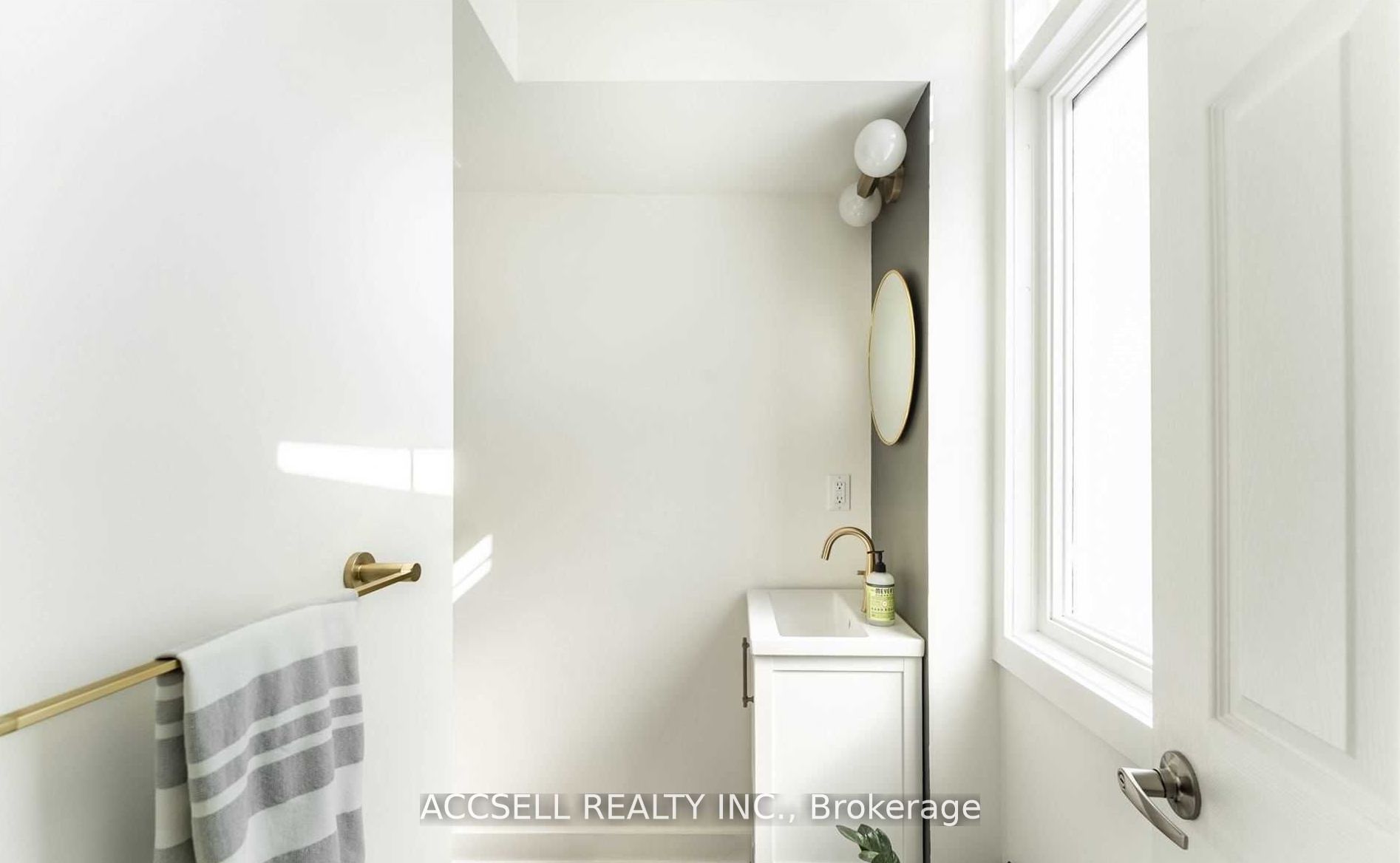 3400 Lake Shore Boulevard W 229 Property Photo 6