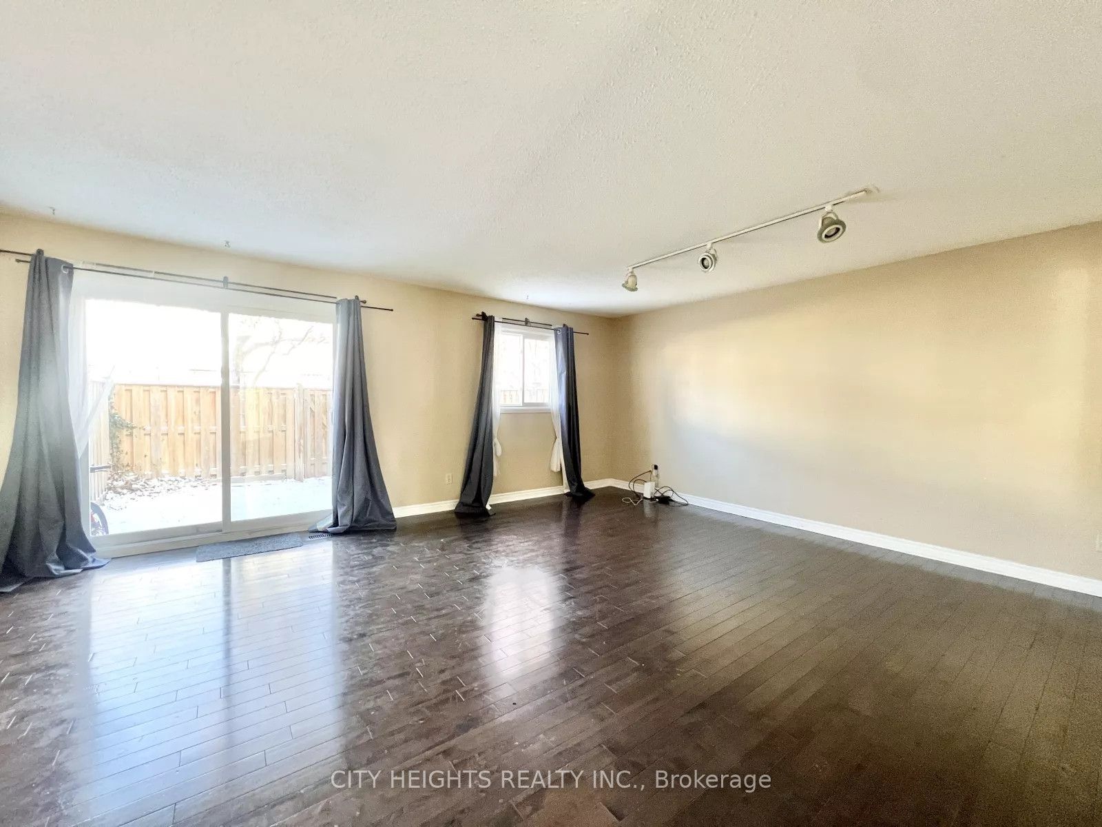 45 Hansen Road N 20 Property Photo 3
