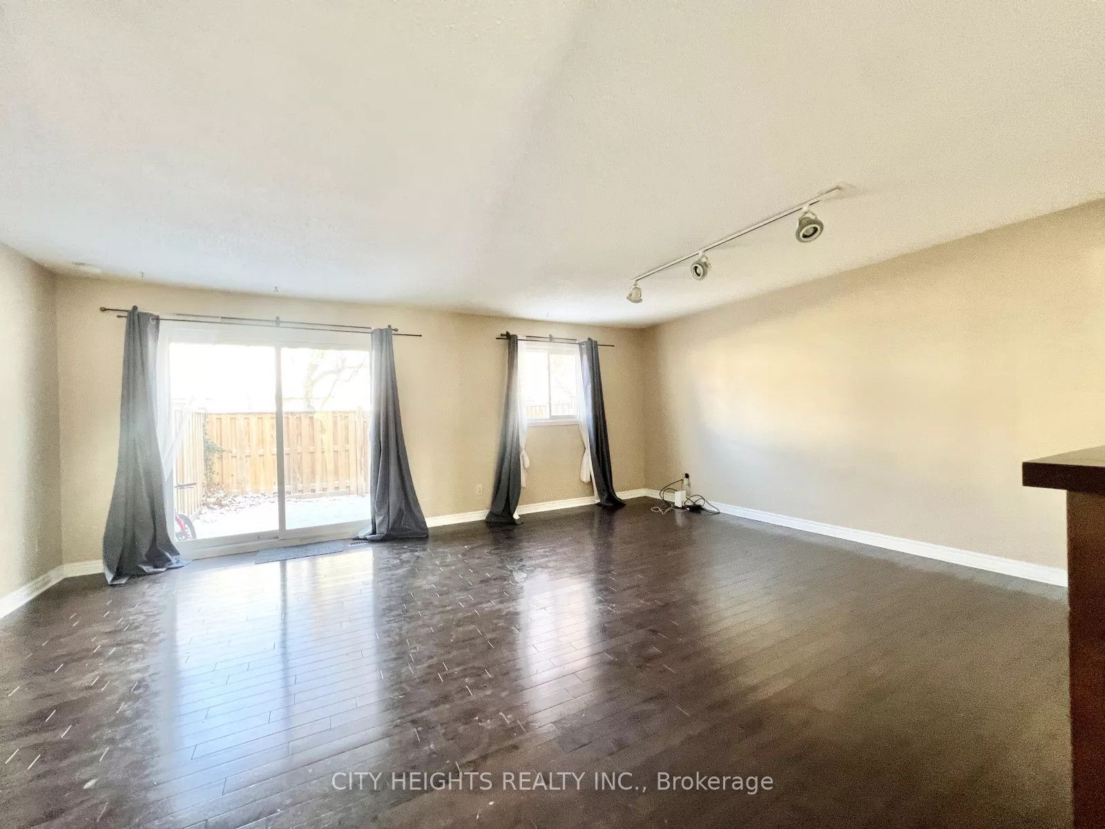 45 Hansen Road N 20 Property Photo 4