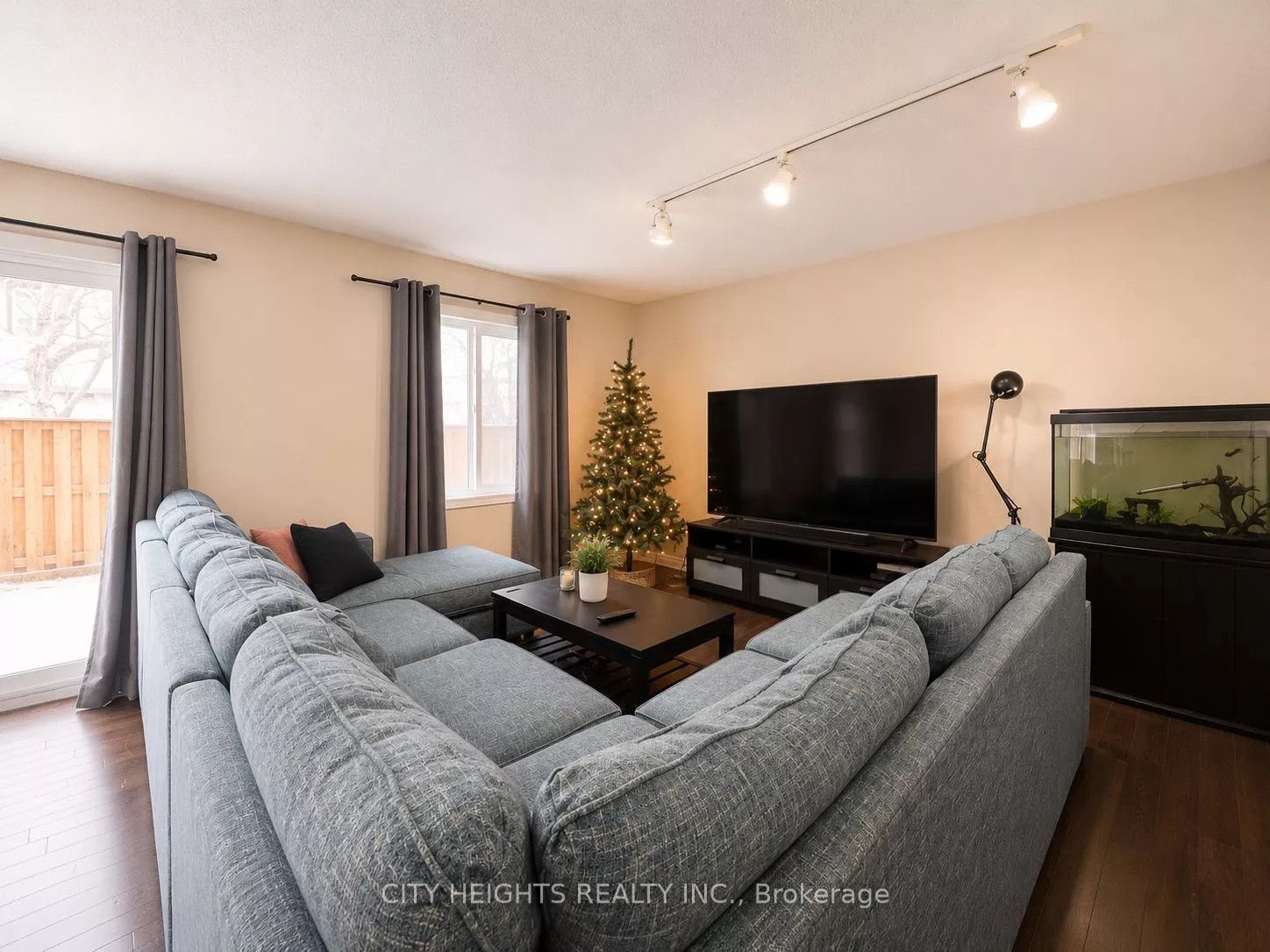 45 Hansen Road N 20 Property Photo 6