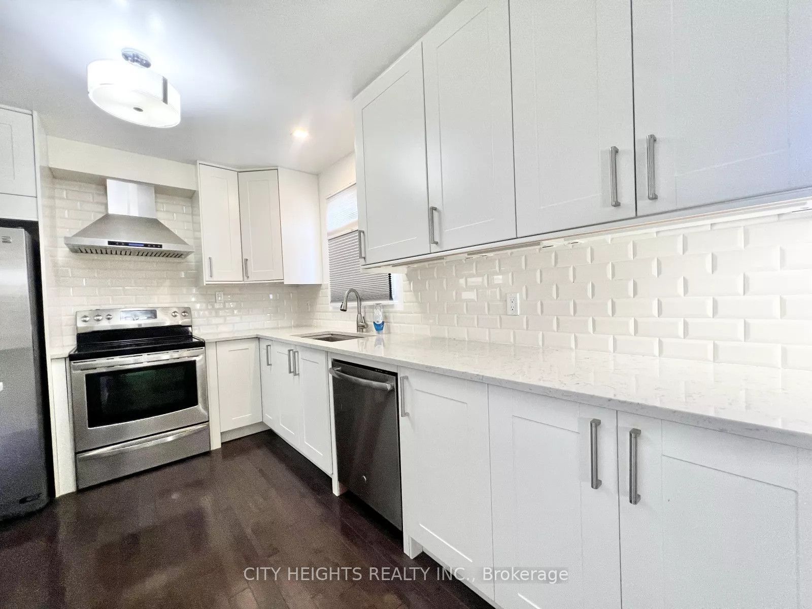 45 Hansen Road N 20 Property Photo 8
