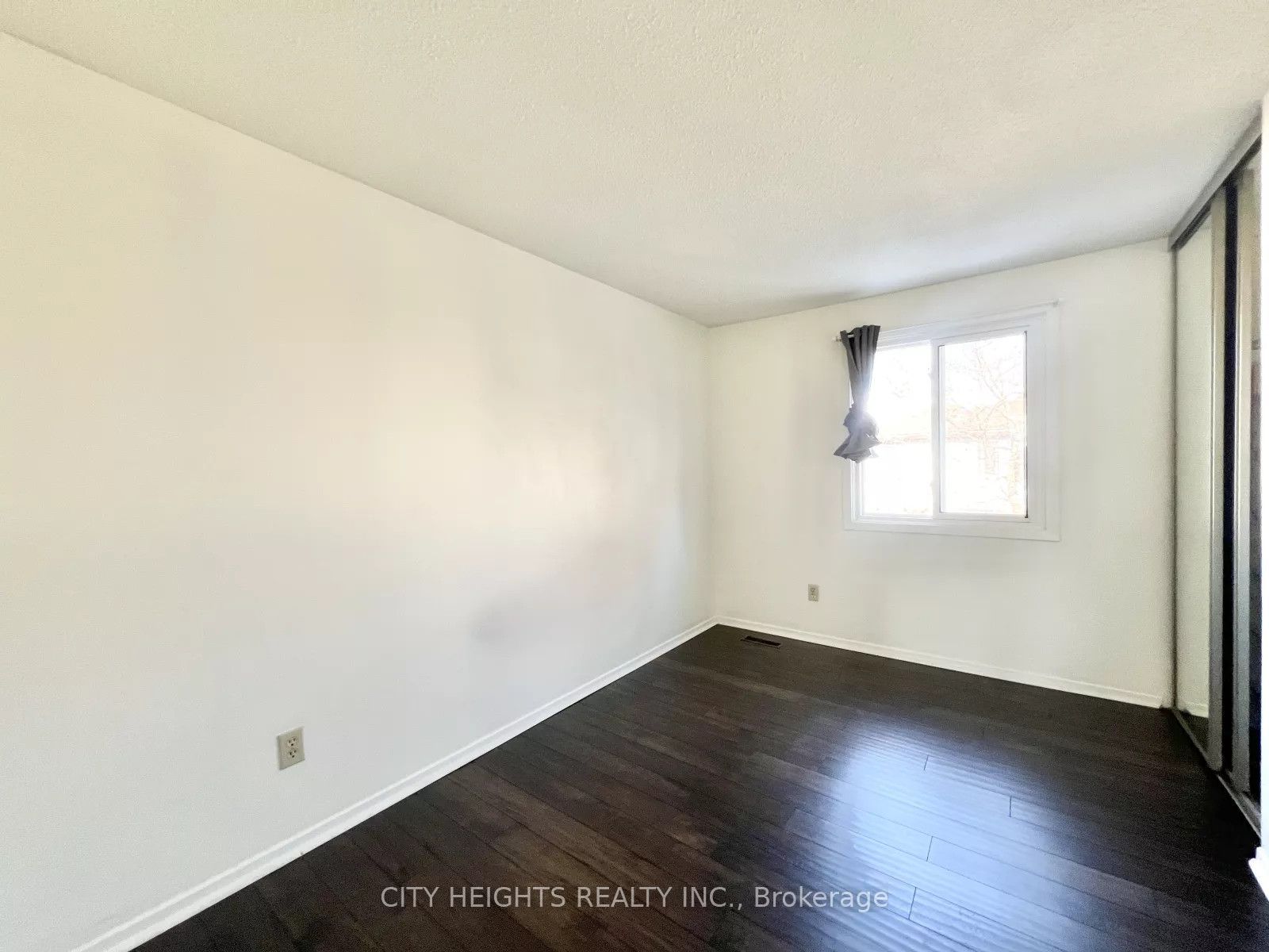 45 Hansen Road N 20 Property Photo 12