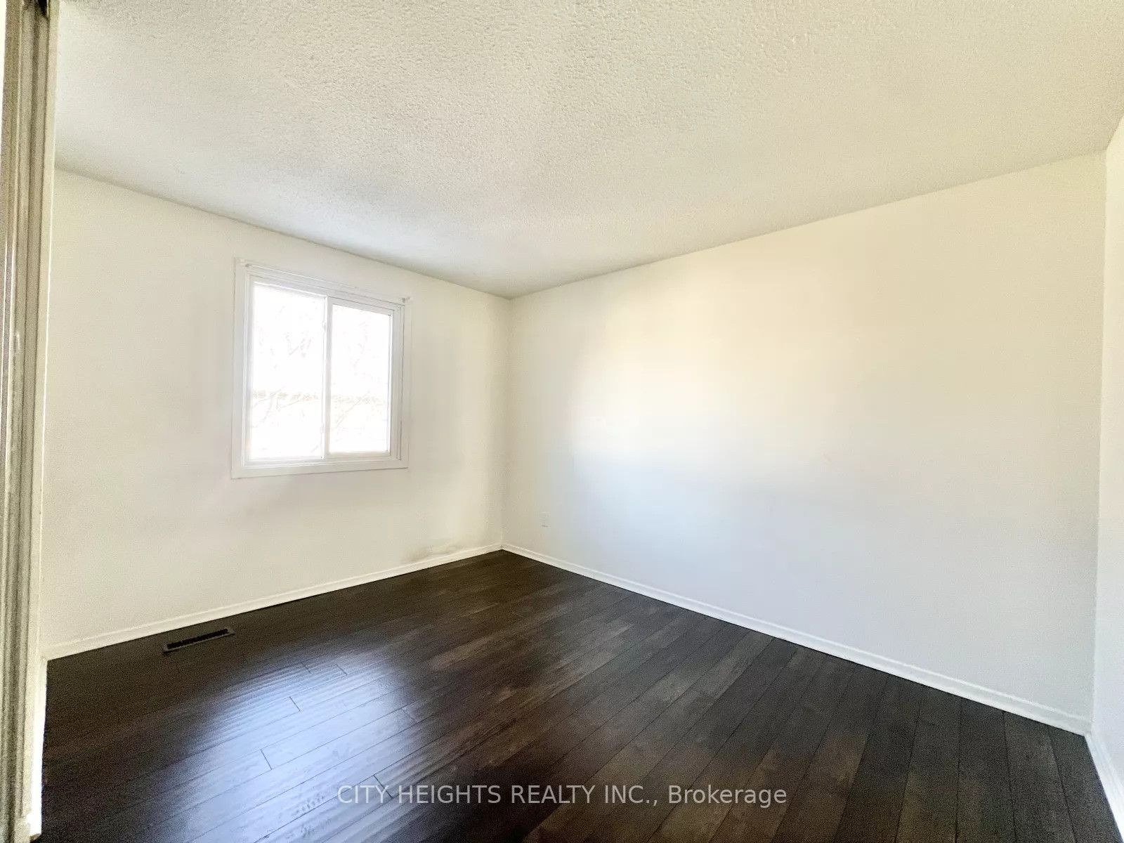 45 Hansen Road N 20 Property Photo 13