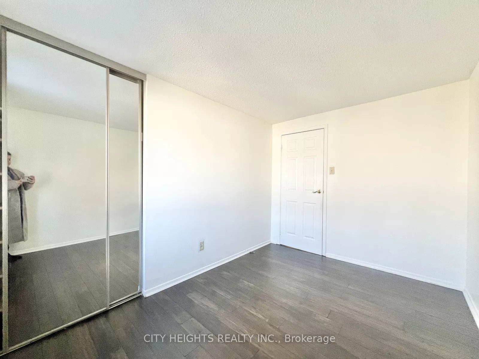 45 Hansen Road N 20 Property Photo 24