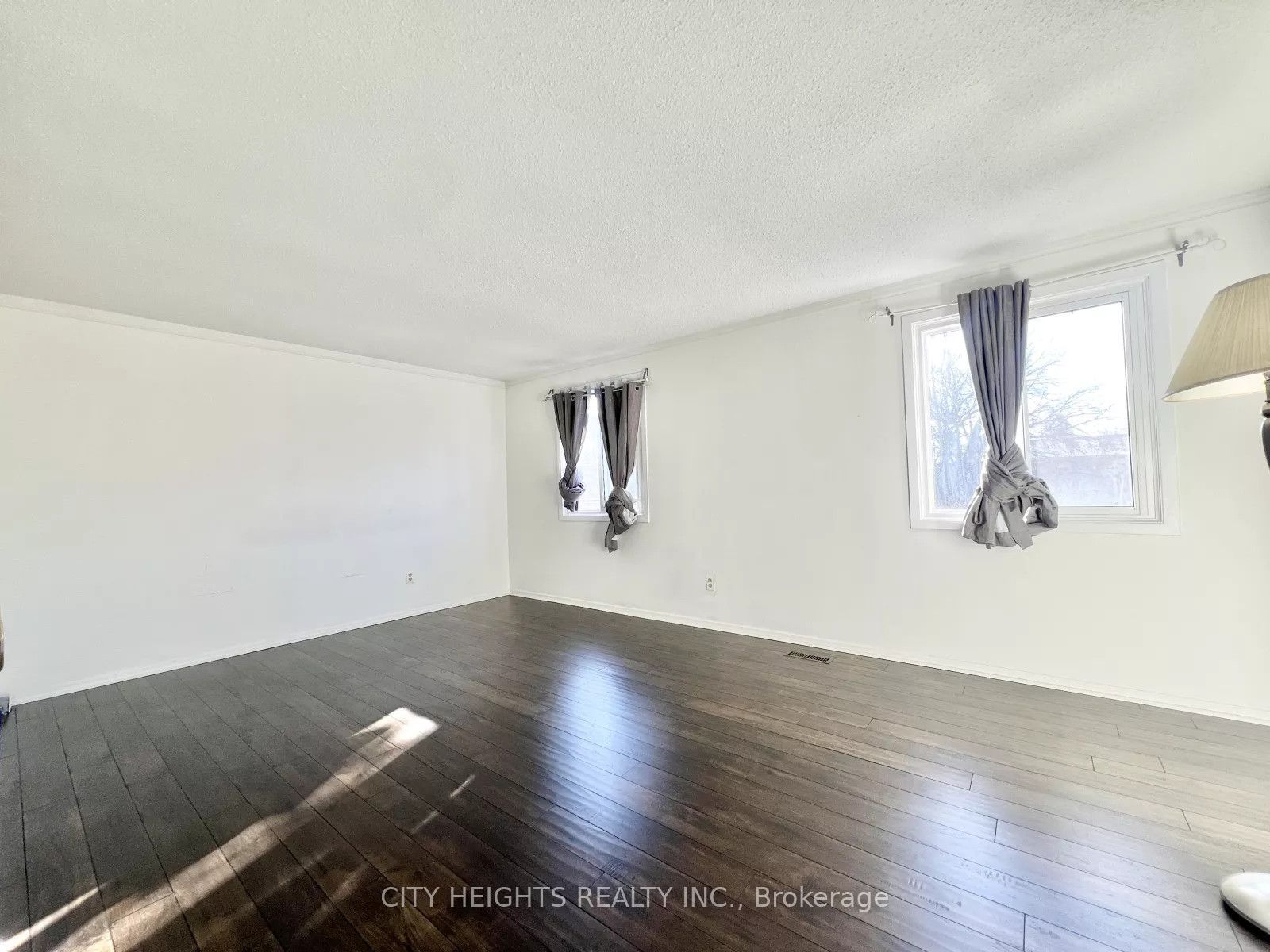 45 Hansen Road N 20 Property Photo 28