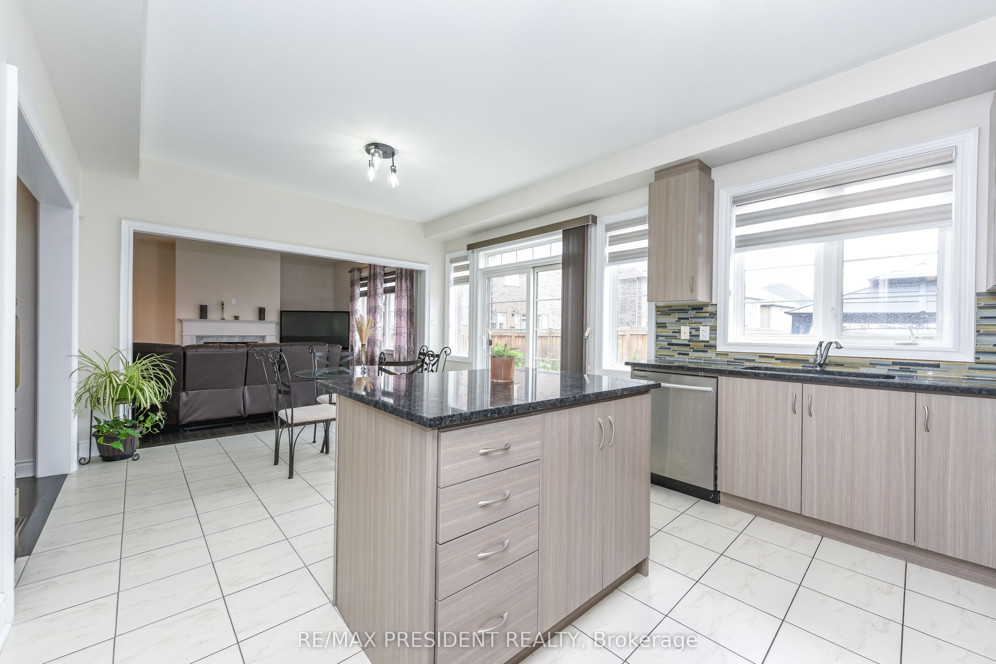 19 Jaypeak Road Property Photo 9