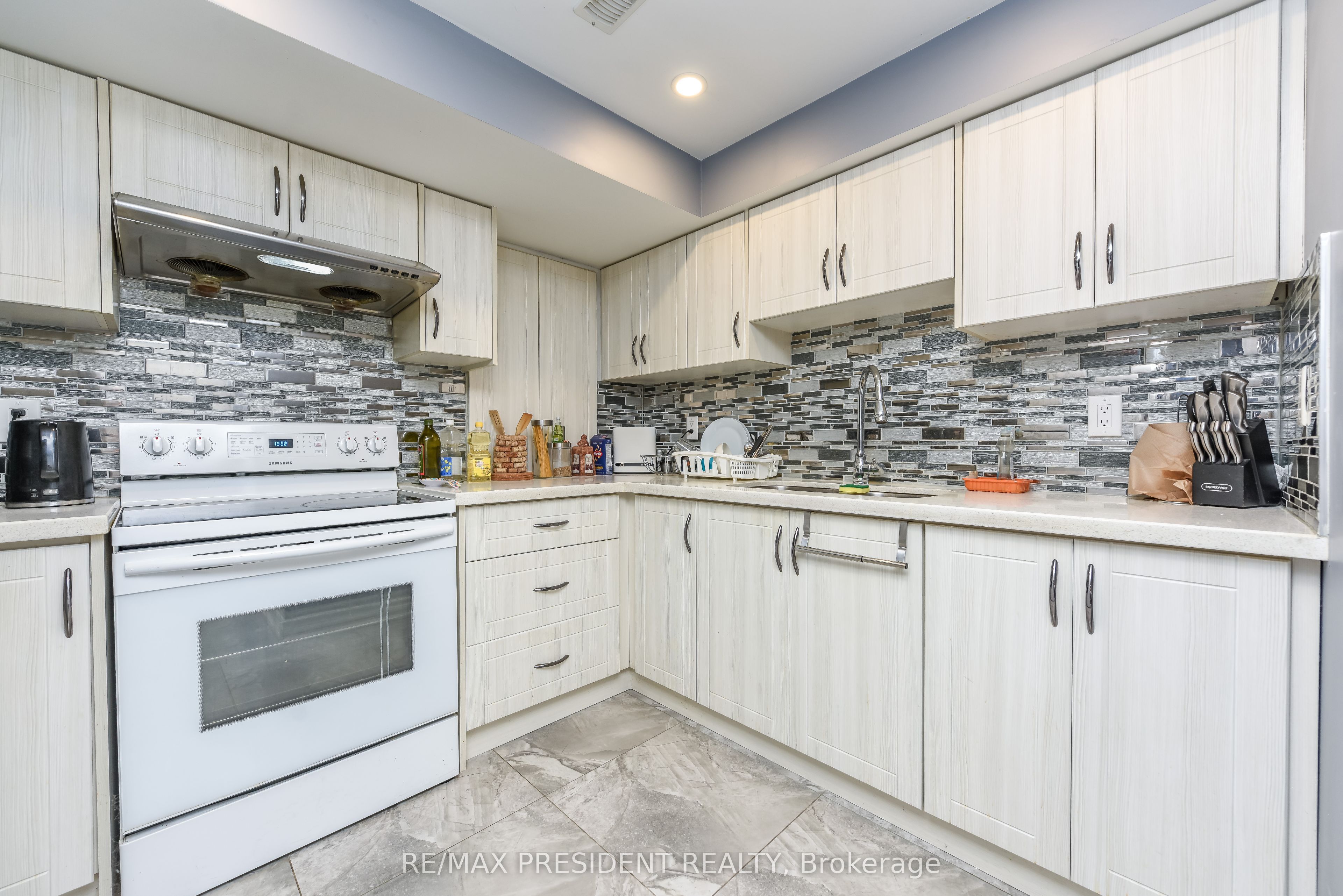 19 Jaypeak Road Property Photo 33