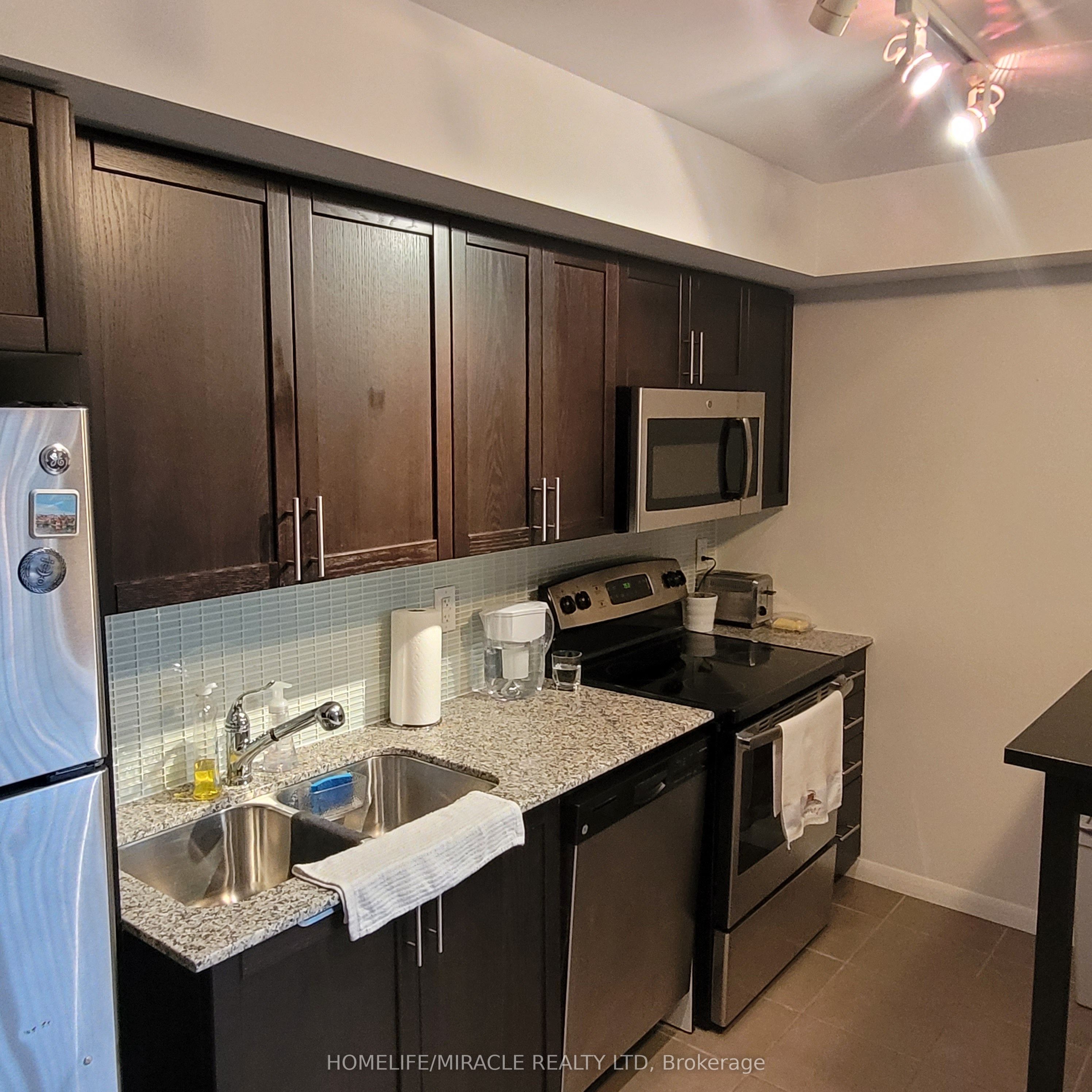830 Lawrence Avenue W 529 Property Photo 7