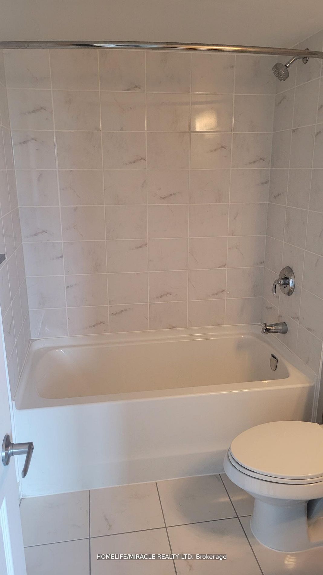 716 Main Street E 607 Property Photo 6