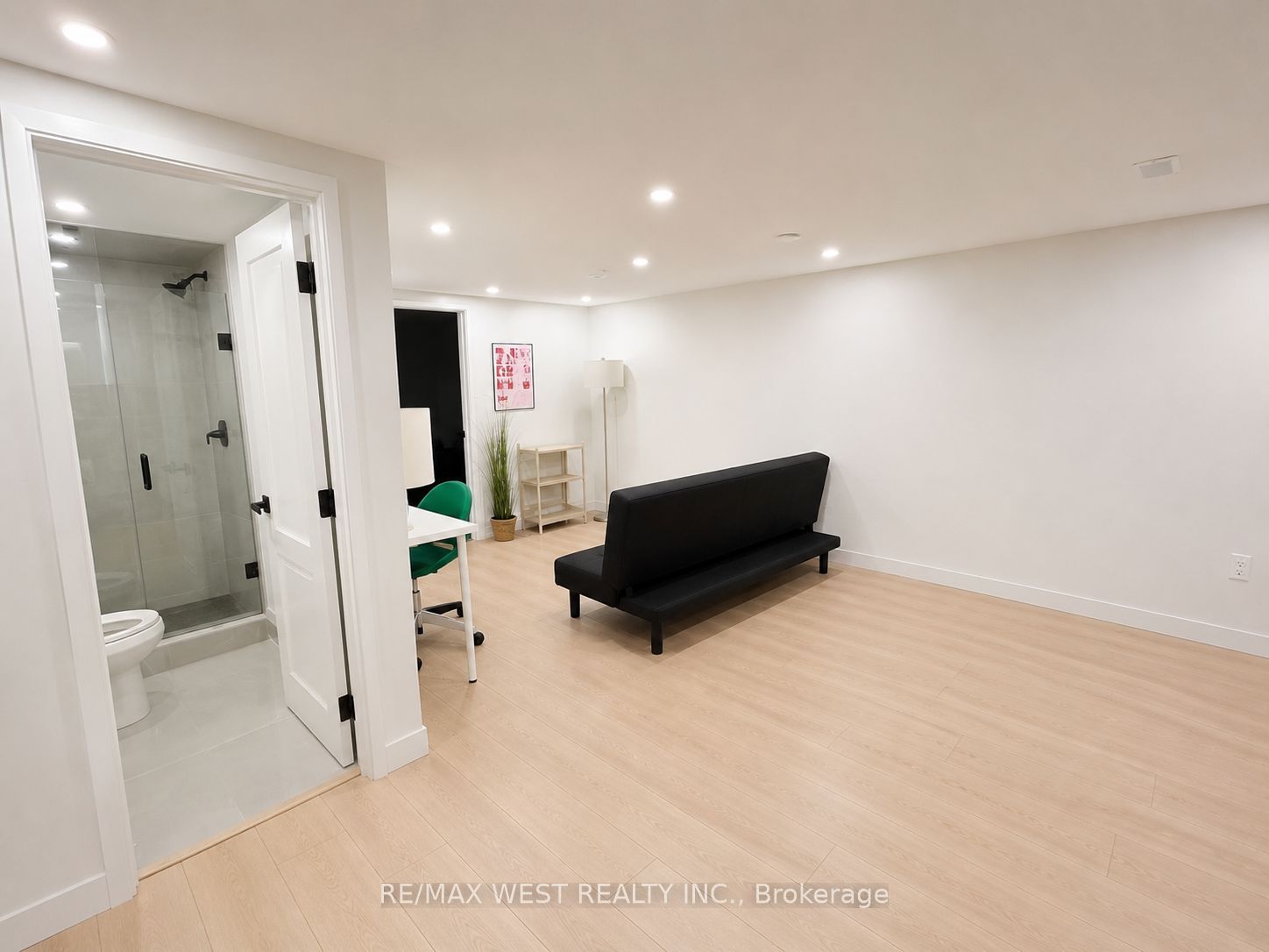 202 Perth Avenue 5 Property Photo 4