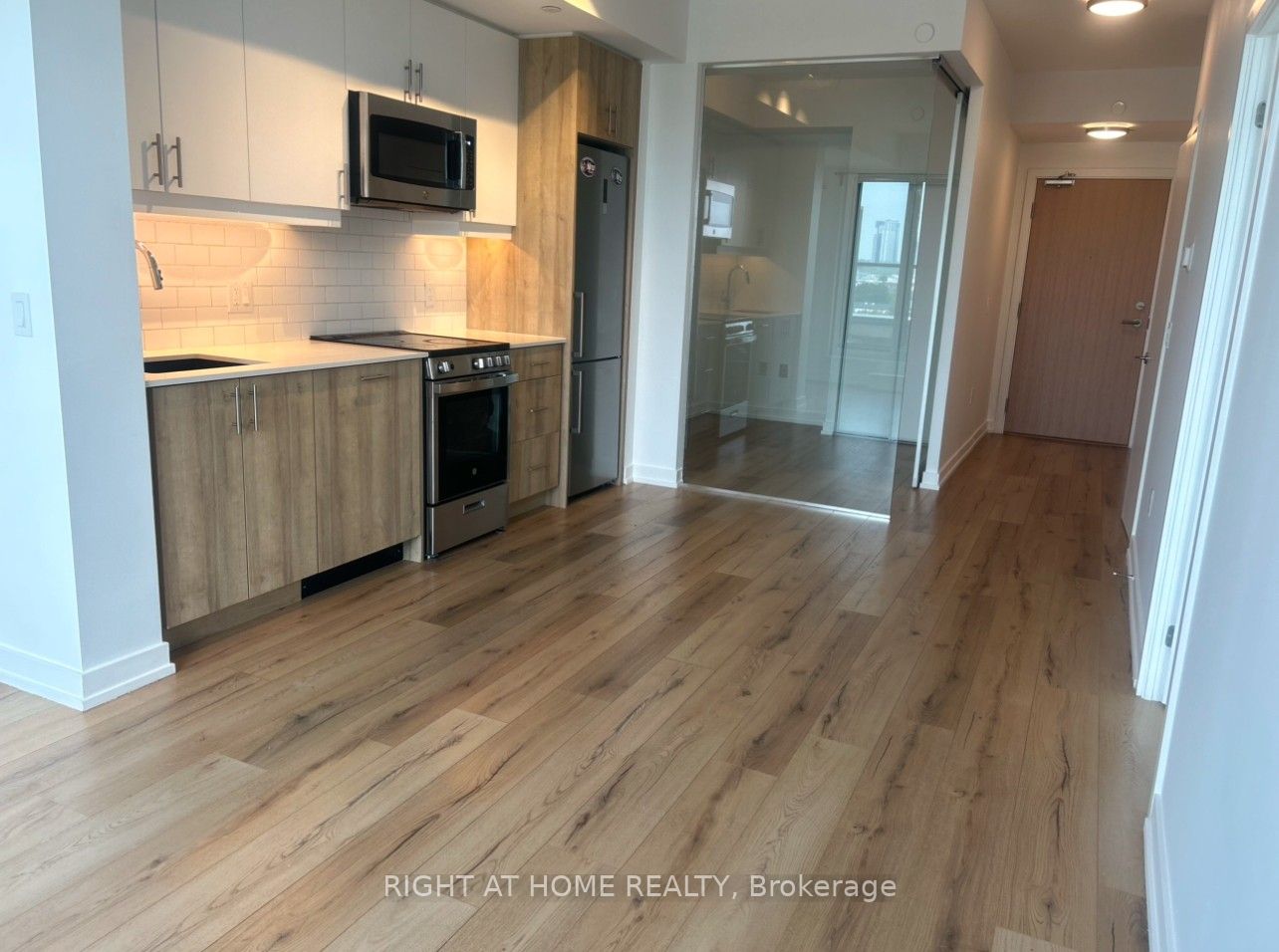 1195 The Queensway 704 Property Photo 4