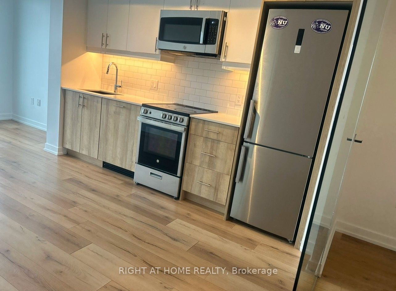 1195 The Queensway 704 Property Photo 5