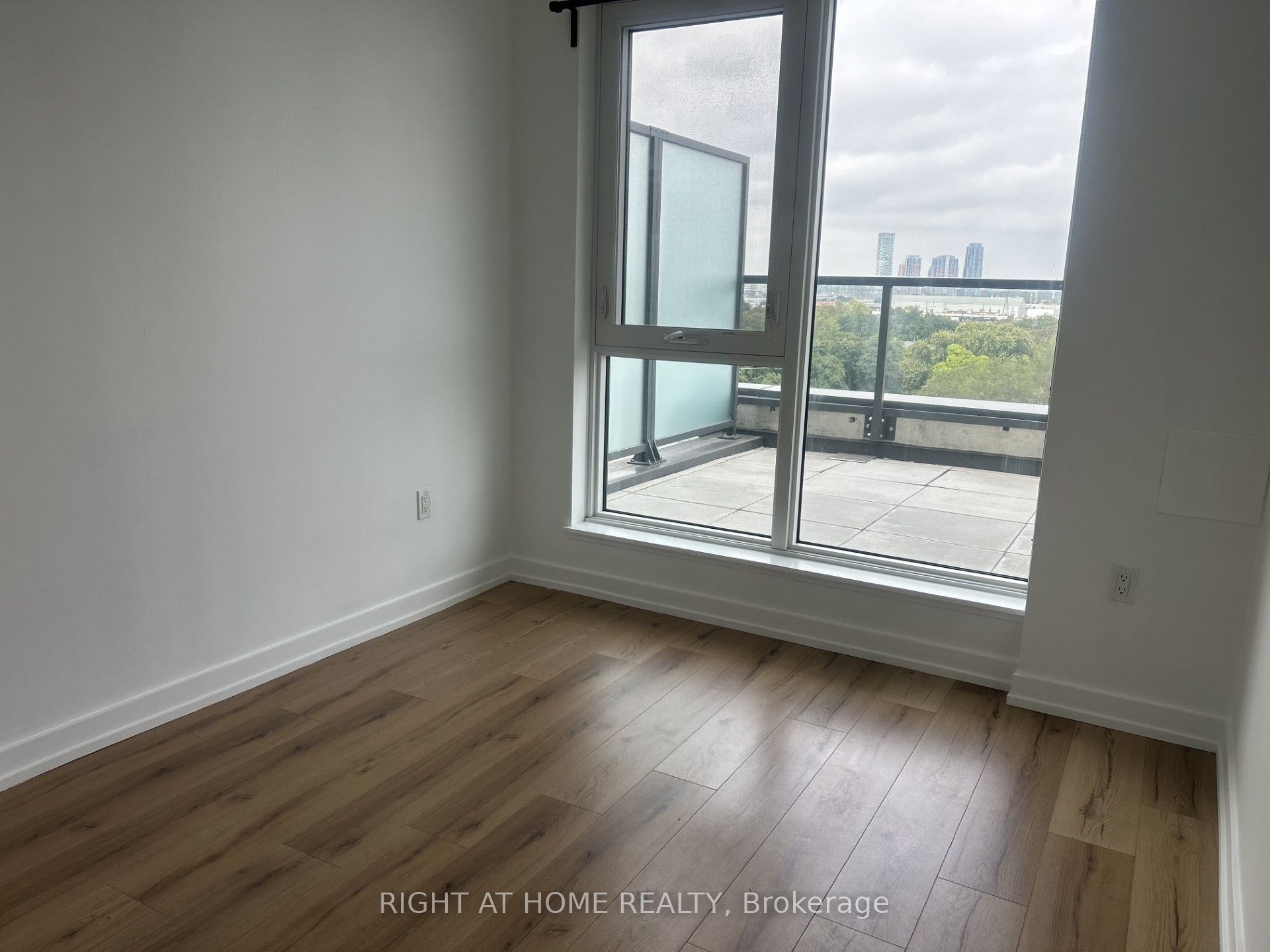 1195 The Queensway 704 Property Photo 12