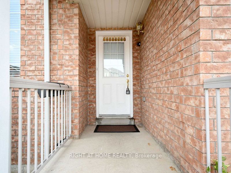 33 Schooner Drive Upper Property Photo 2