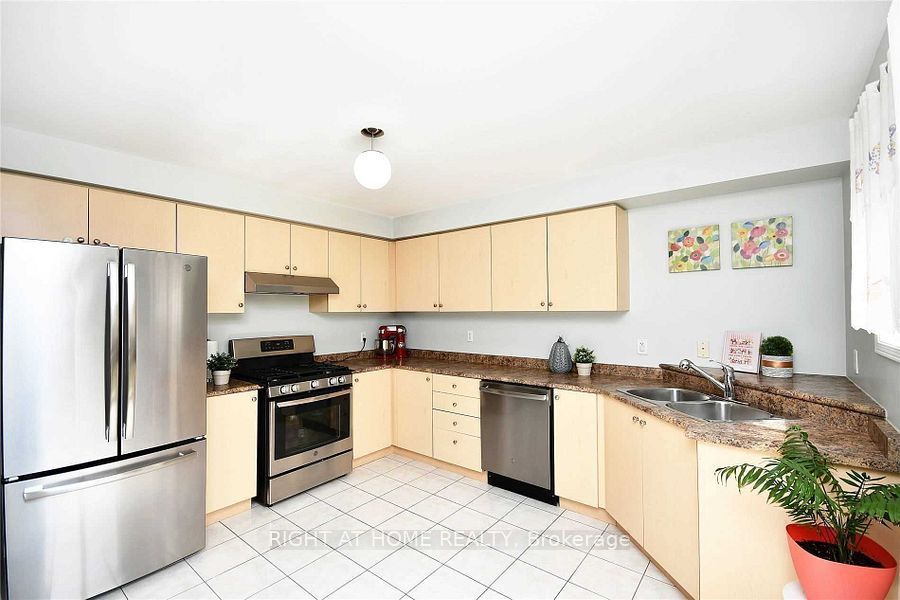33 Schooner Drive Upper Property Photo 12