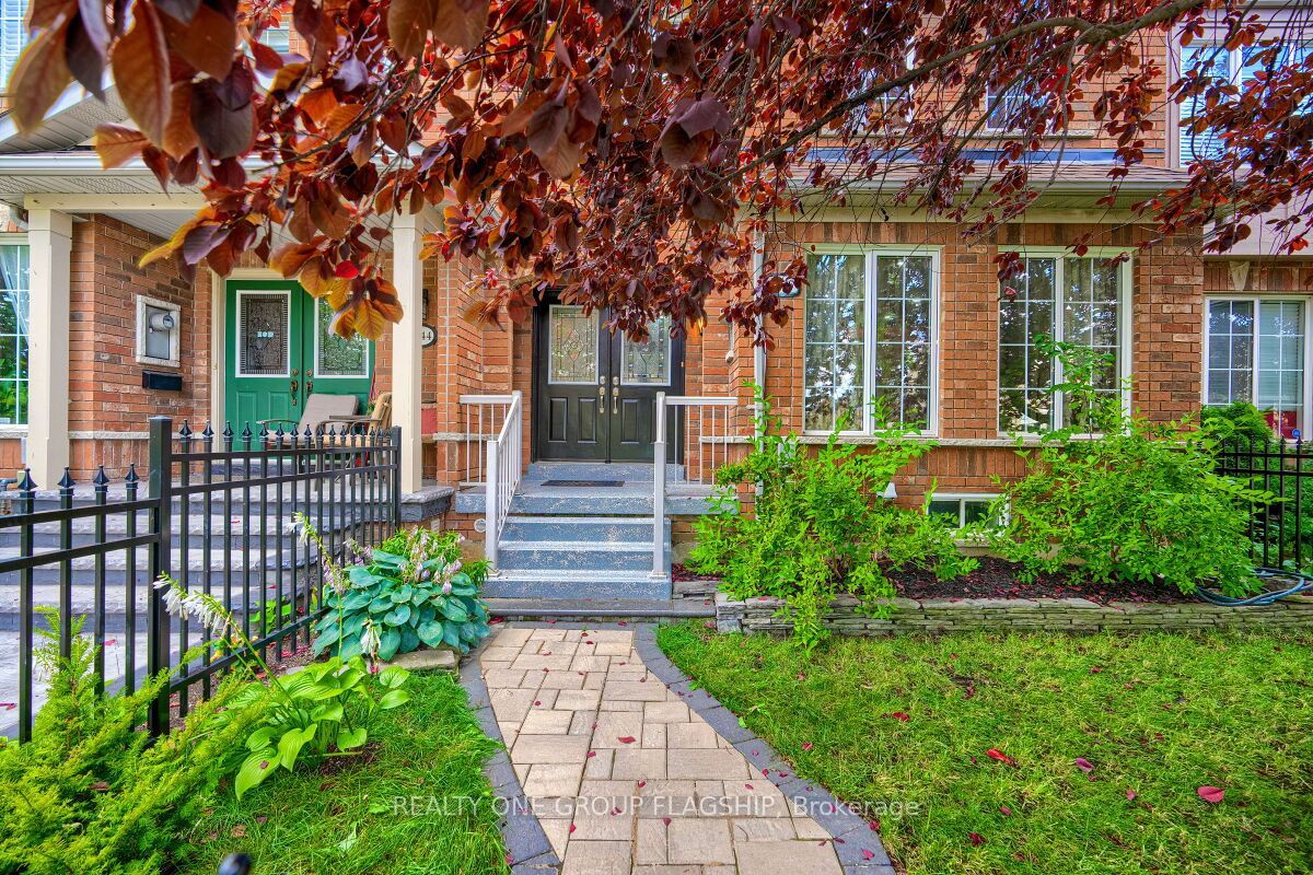 5846 Tenth Line W Property Photo 1