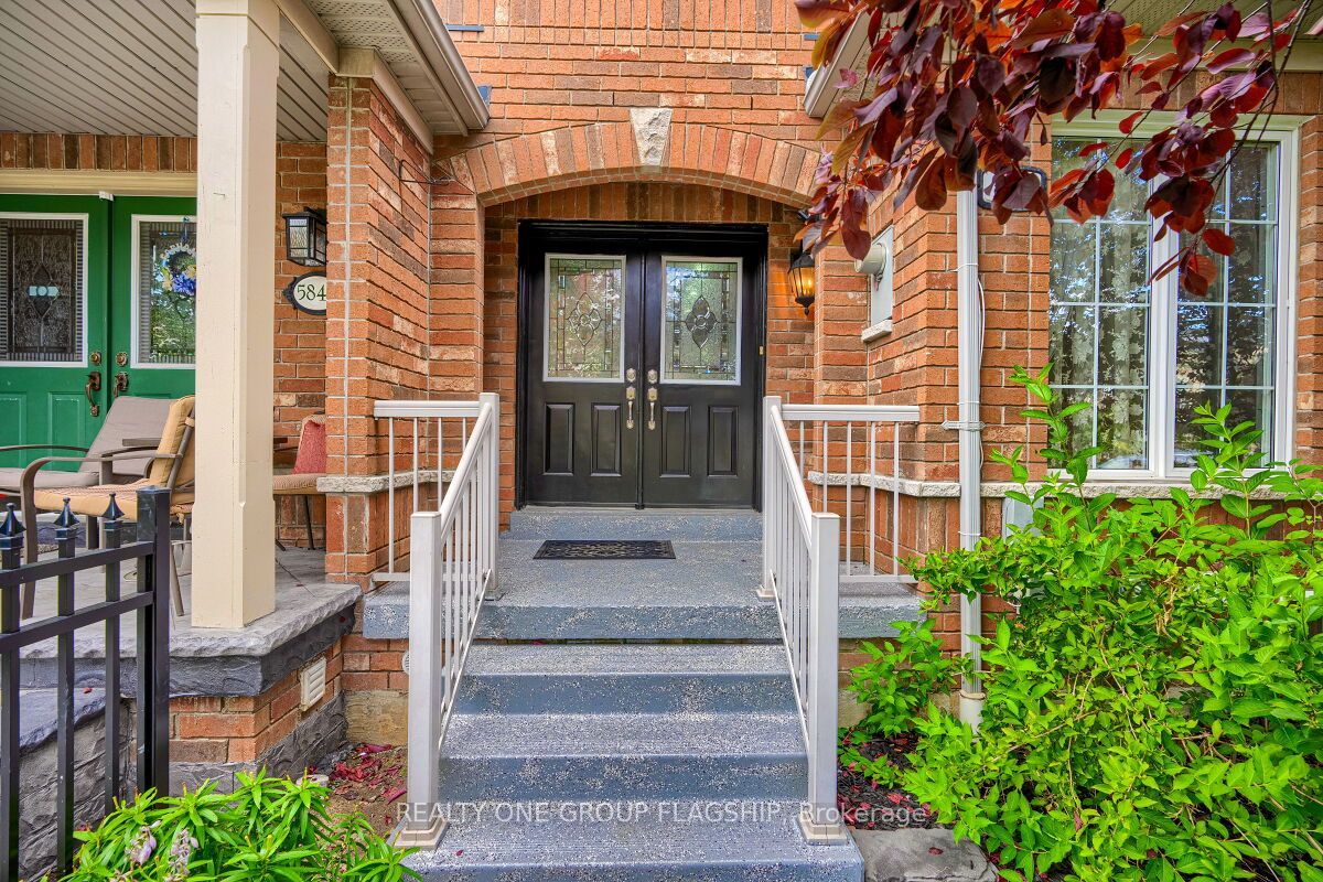 5846 Tenth Line W Property Photo 2