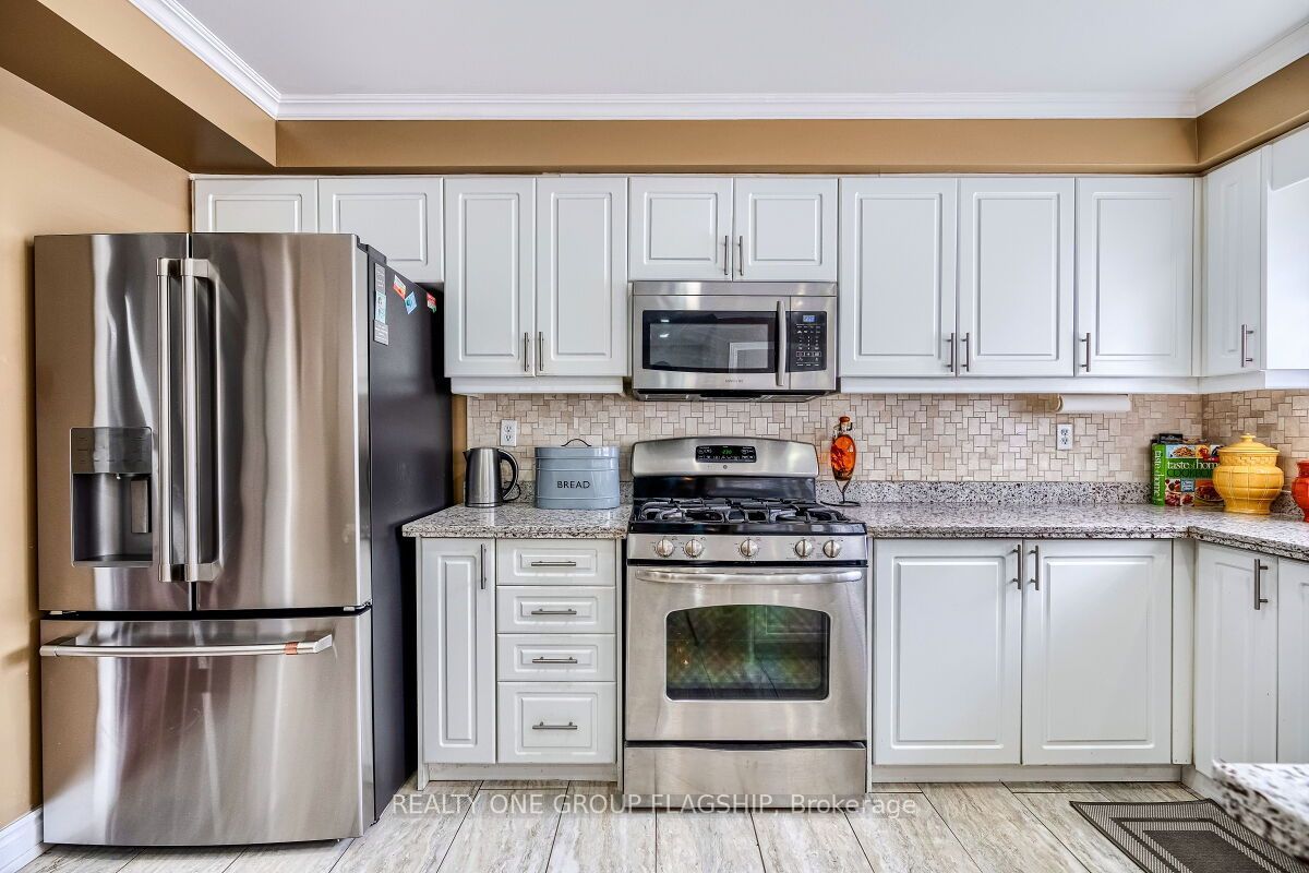 5846 Tenth Line W Property Photo 11
