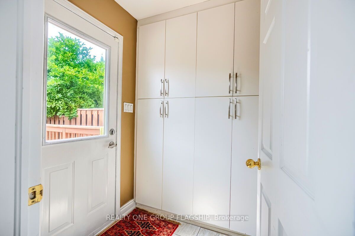 5846 Tenth Line W Property Photo 12