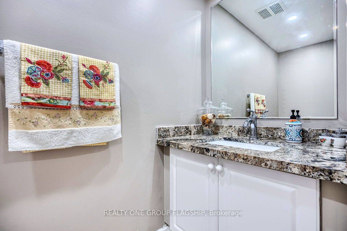 5846 Tenth Line W Property Photo 13