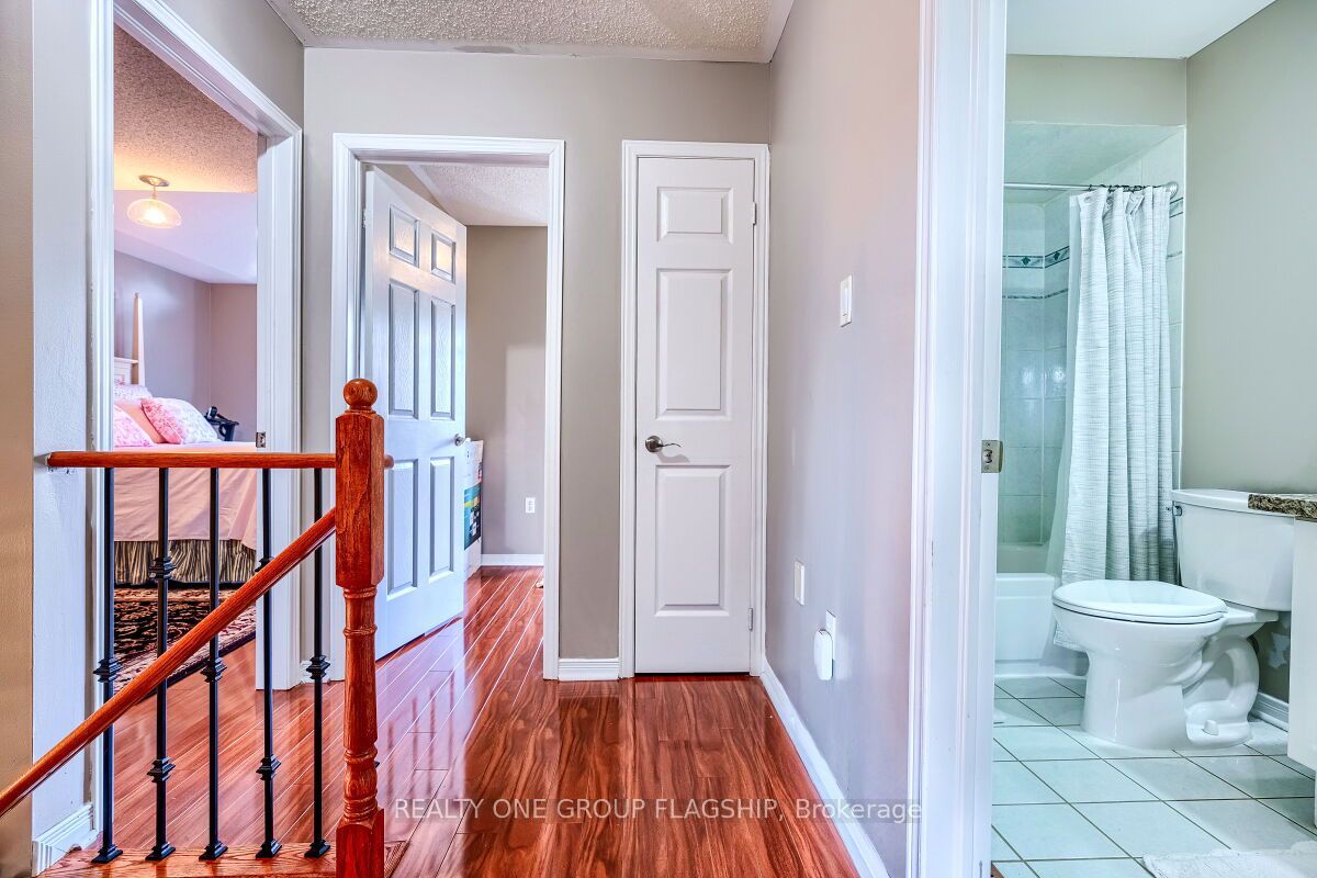 5846 Tenth Line W Property Photo 15