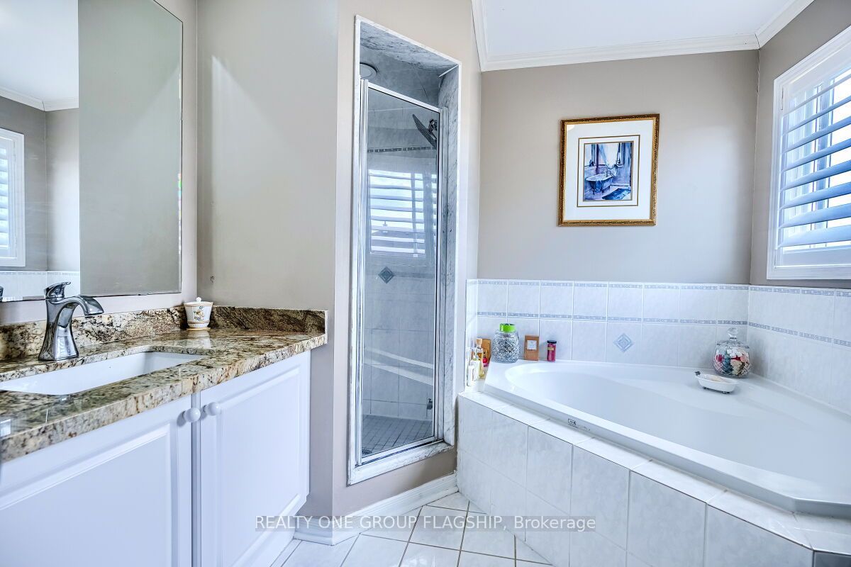 5846 Tenth Line W Property Photo 18