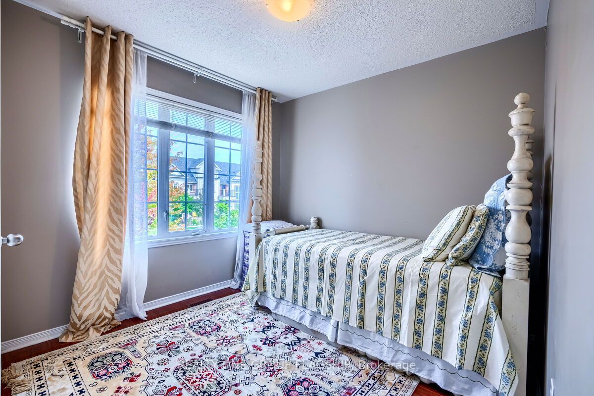 5846 Tenth Line W Property Photo 20