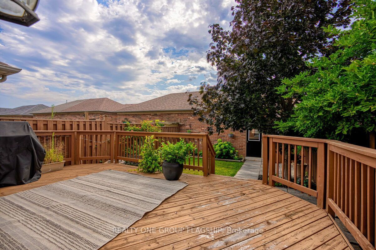 5846 Tenth Line W Property Photo 27